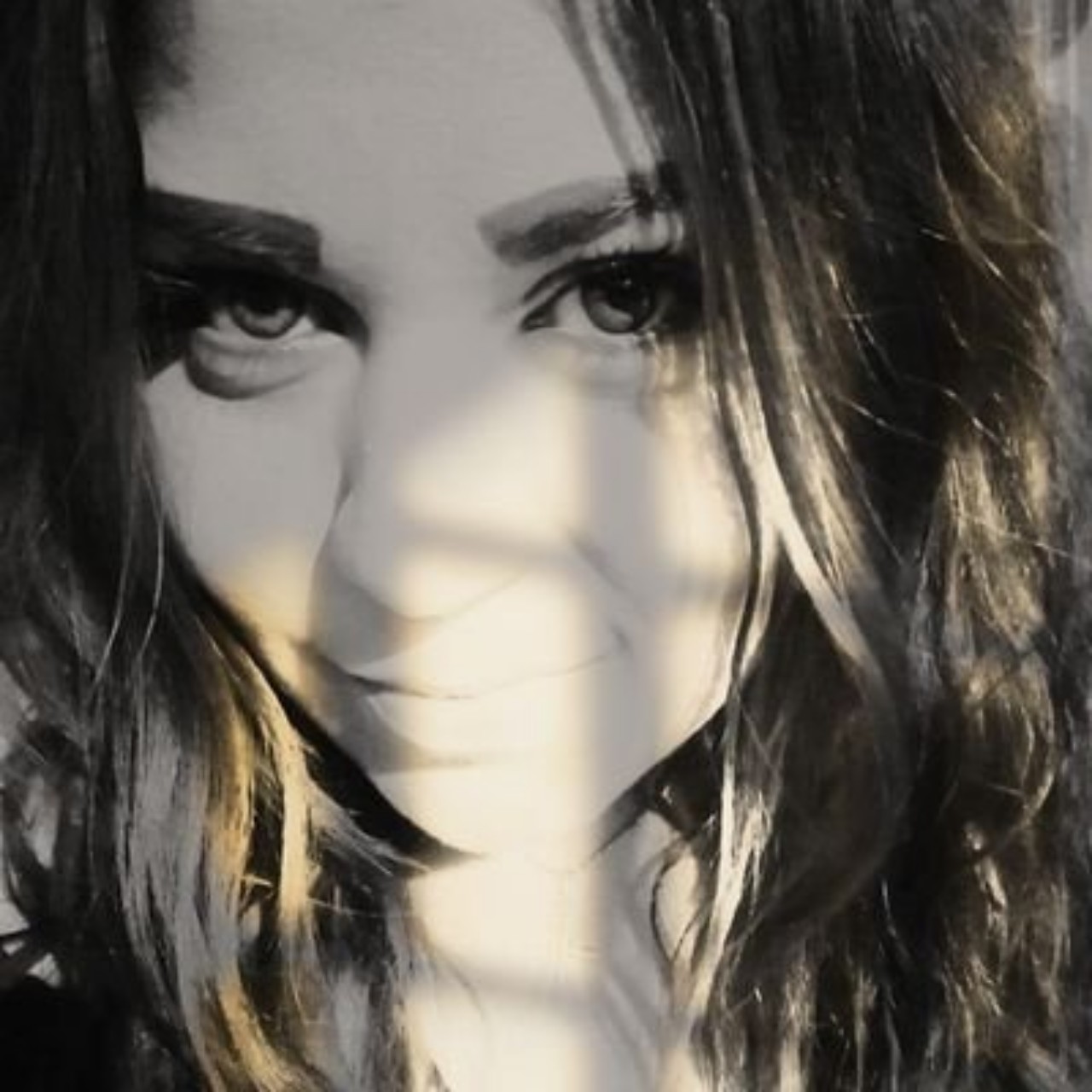 𝑅𝑜𝑠𝑦 𝐺𝑜 𝑄𝑢𝑖의 프로필 스푼 Spoon