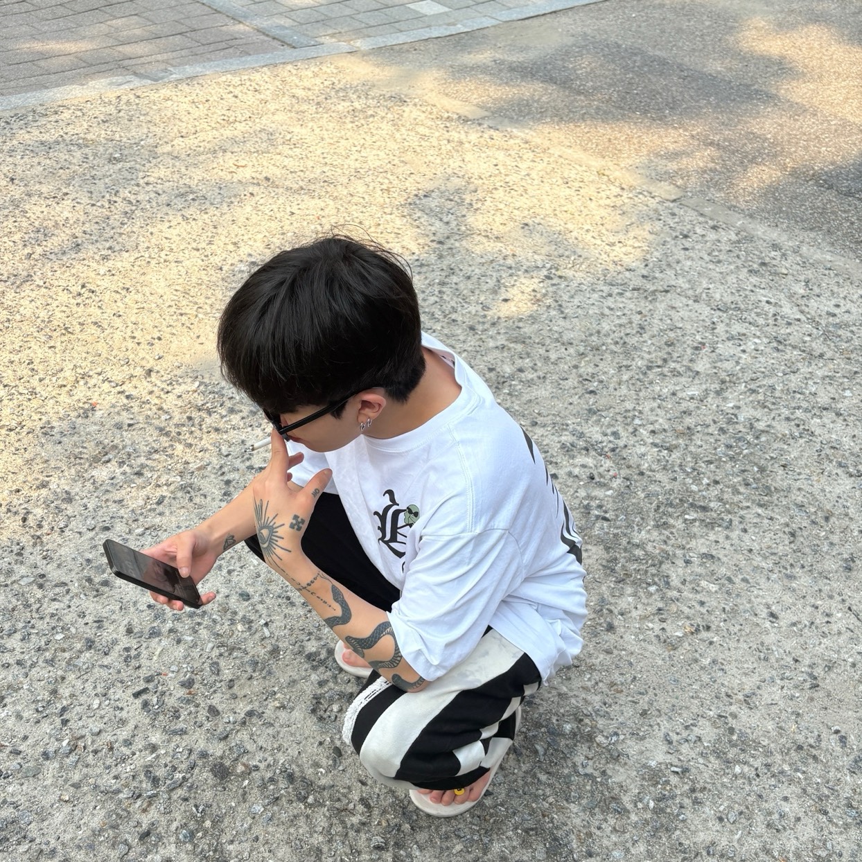 윤。돌 체
