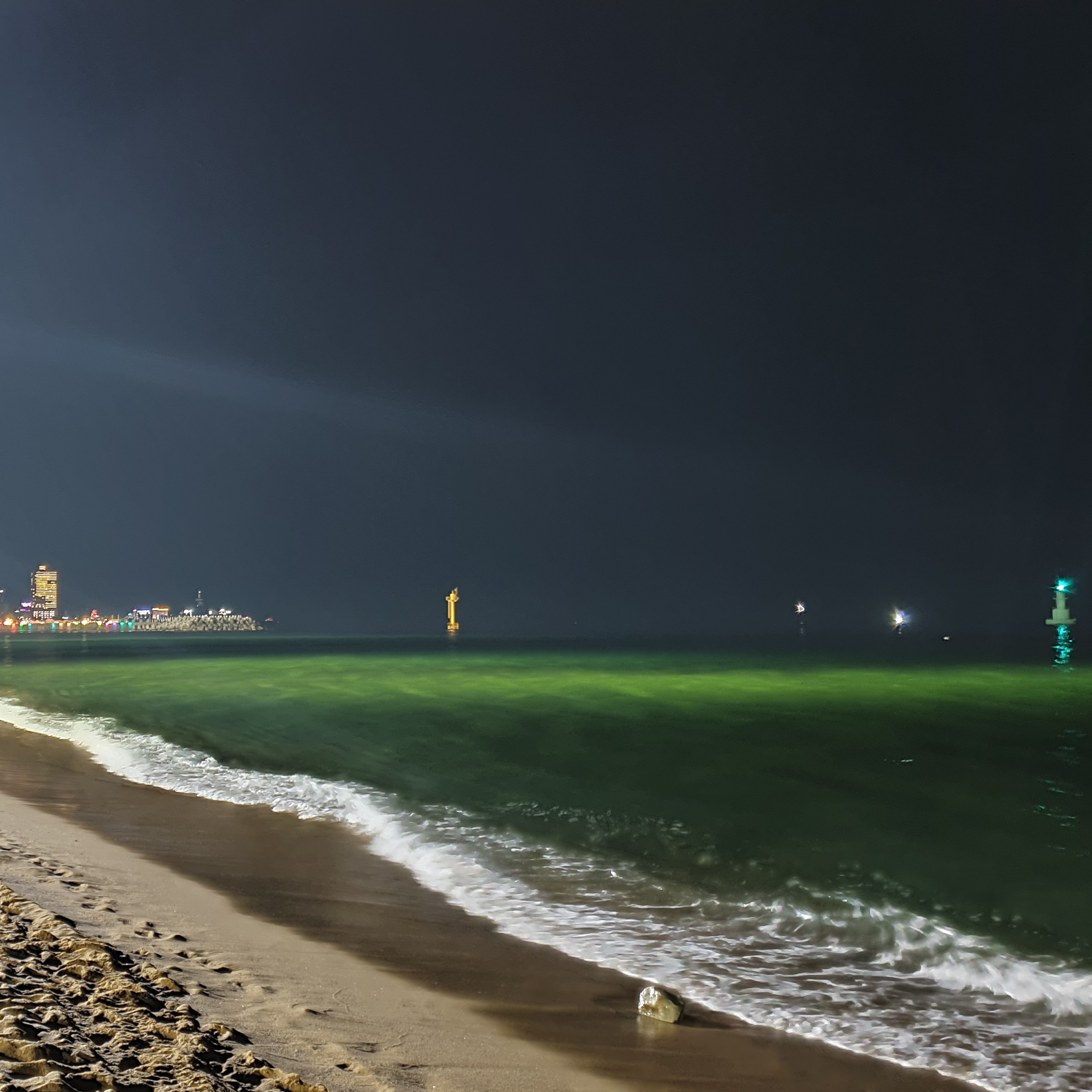 속초 해수욕장 그린라이트 밤바다