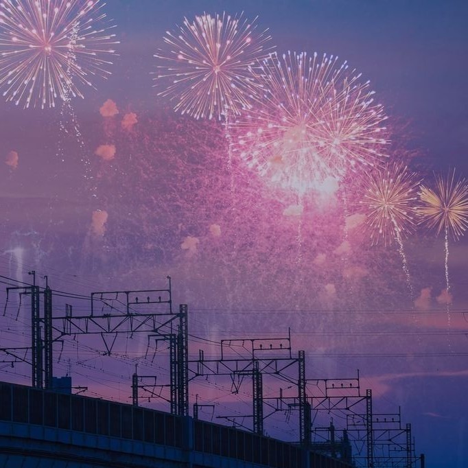 빈 하늘에 불꽃을 그린다