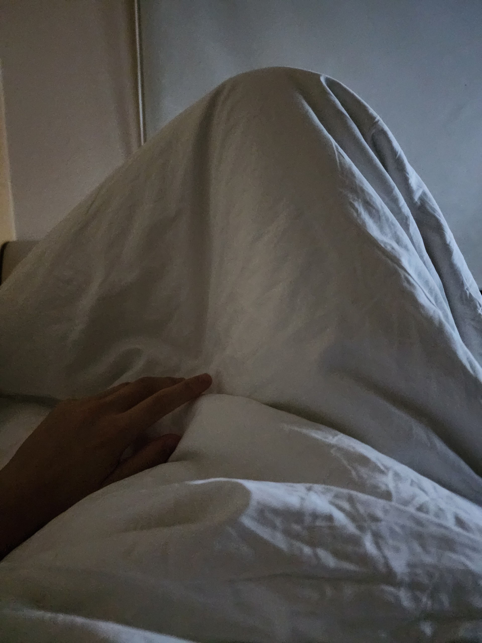 새벽에 전화건 여자친구 예뻐해주는 남자친구