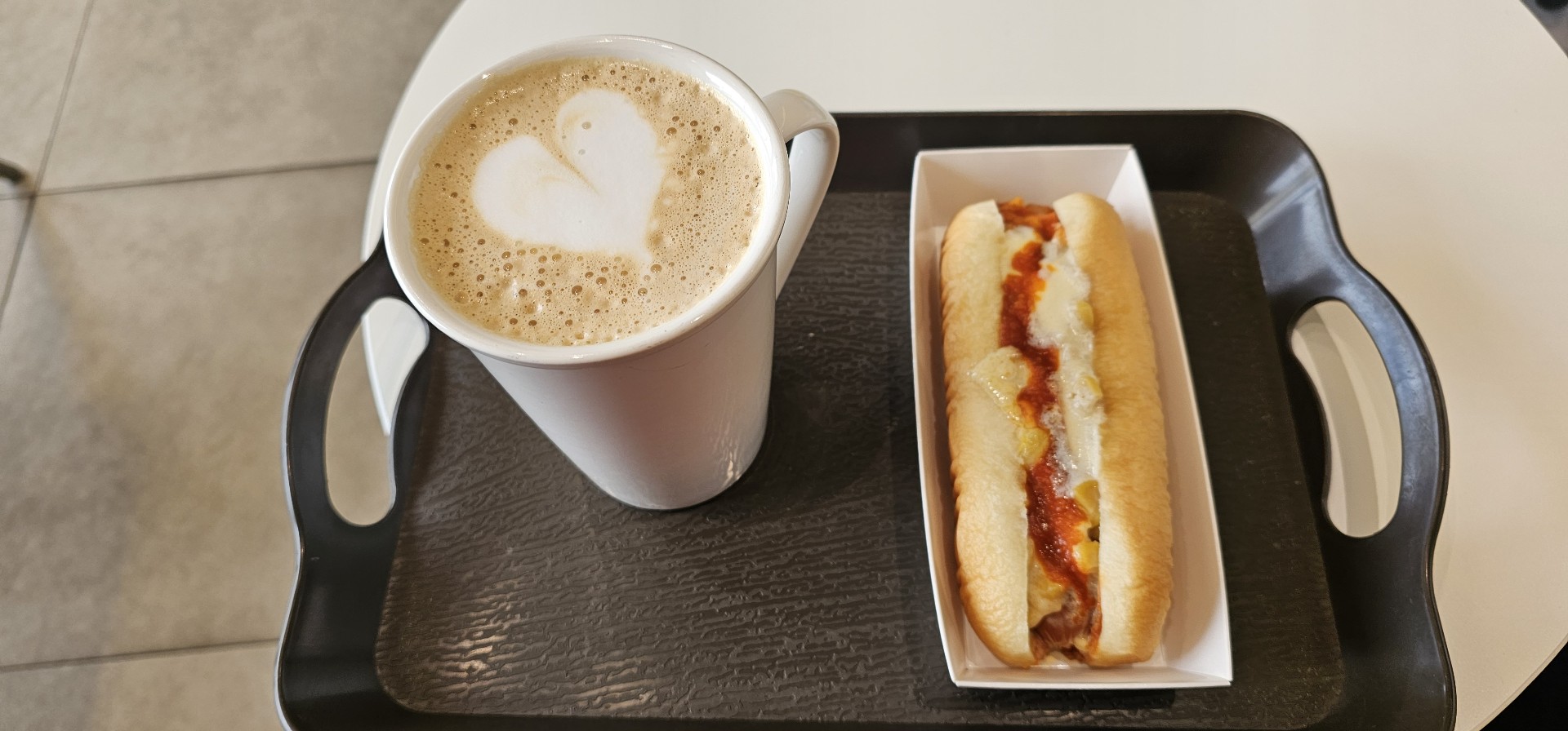 핫도그와 바닐라라떼