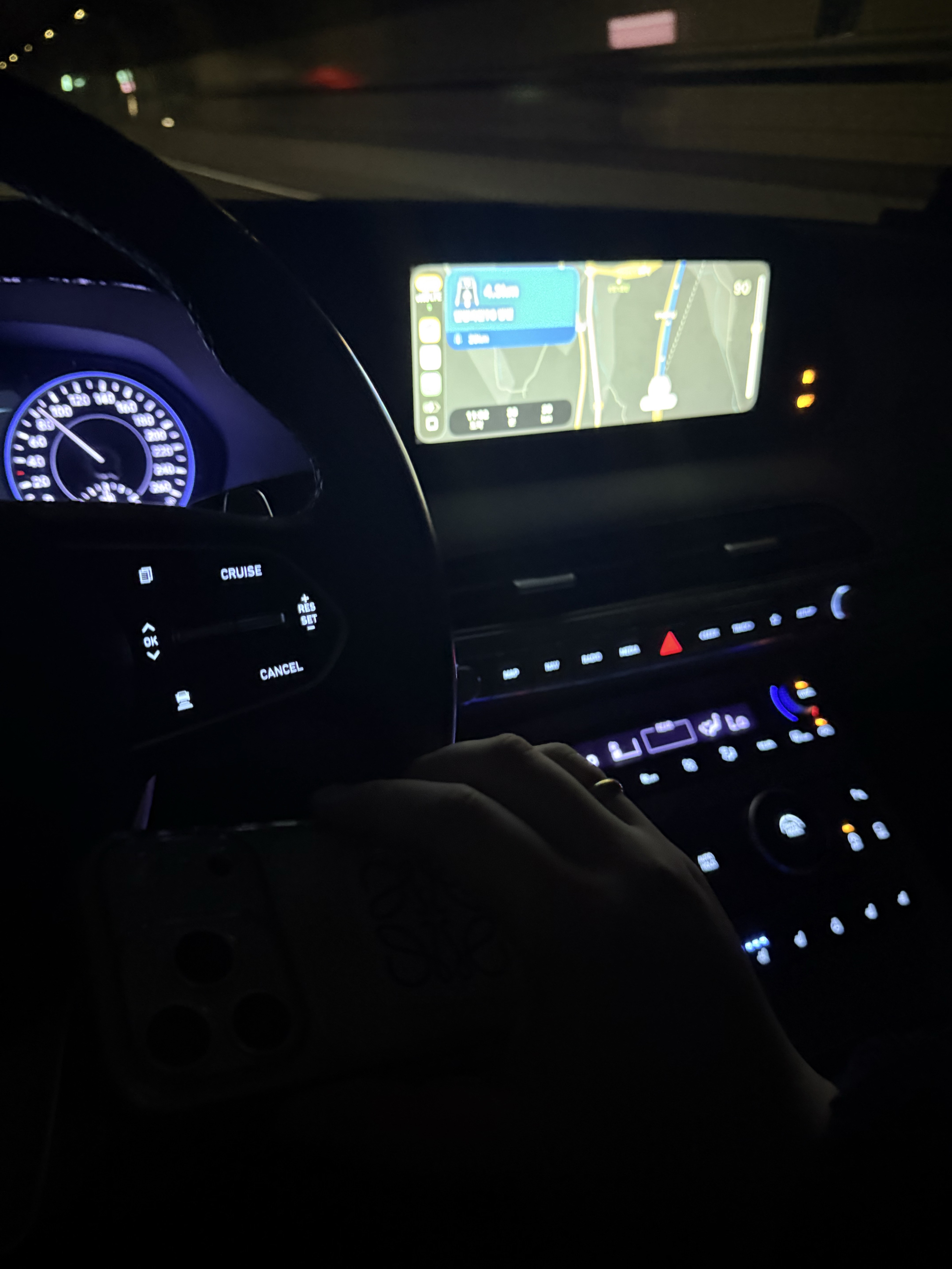 이쁜여자 오면 막 웃고 박수쳐요