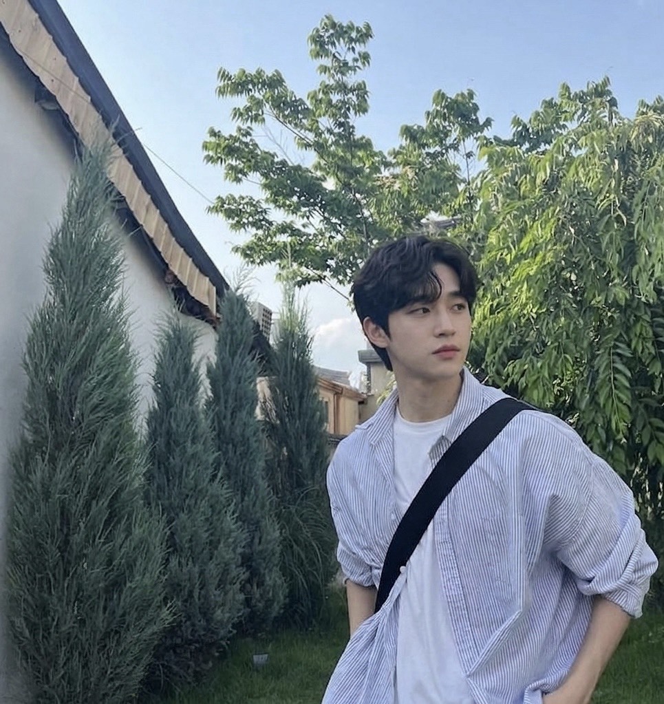 당신의 찬란한 계절이 되고 싶습니다.