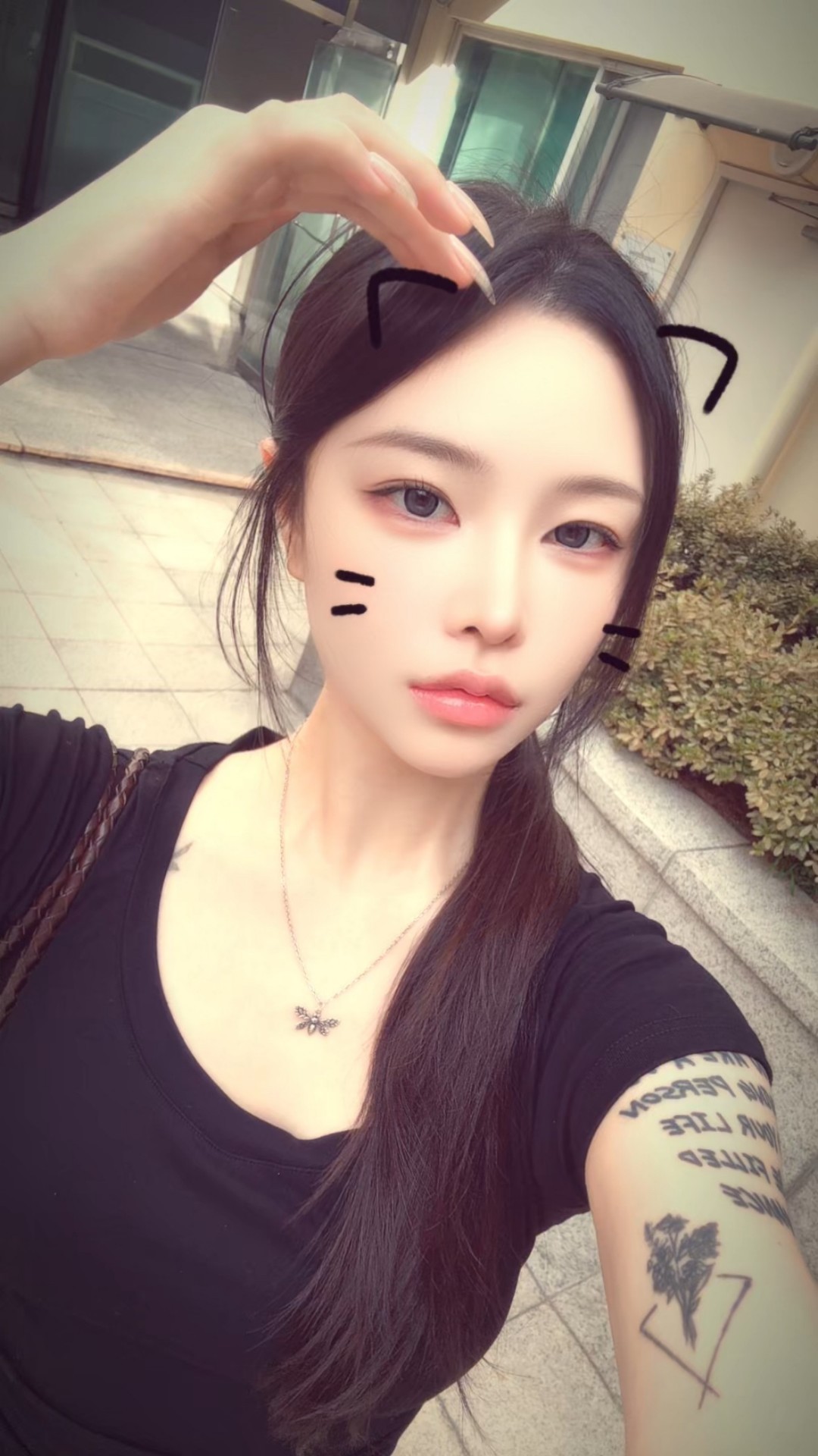 아니 이 시간에 얘가