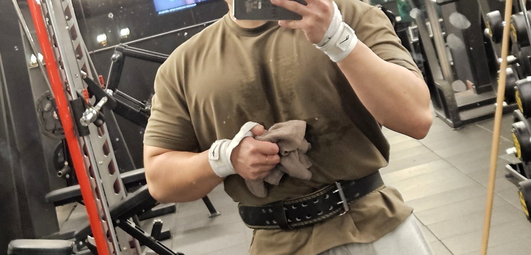 아무도 안 들어 올 줄 알고 만든 방