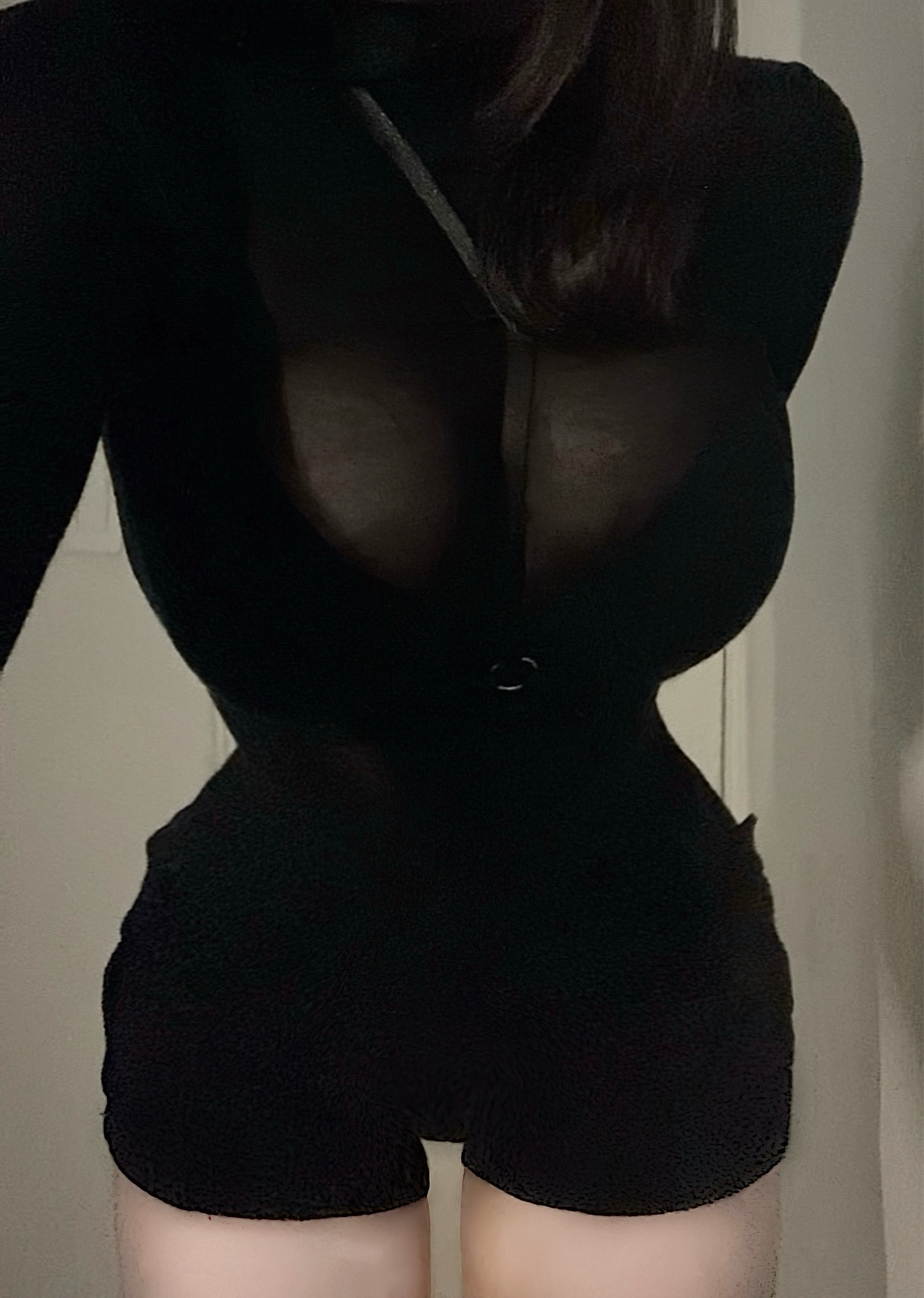 누워있움