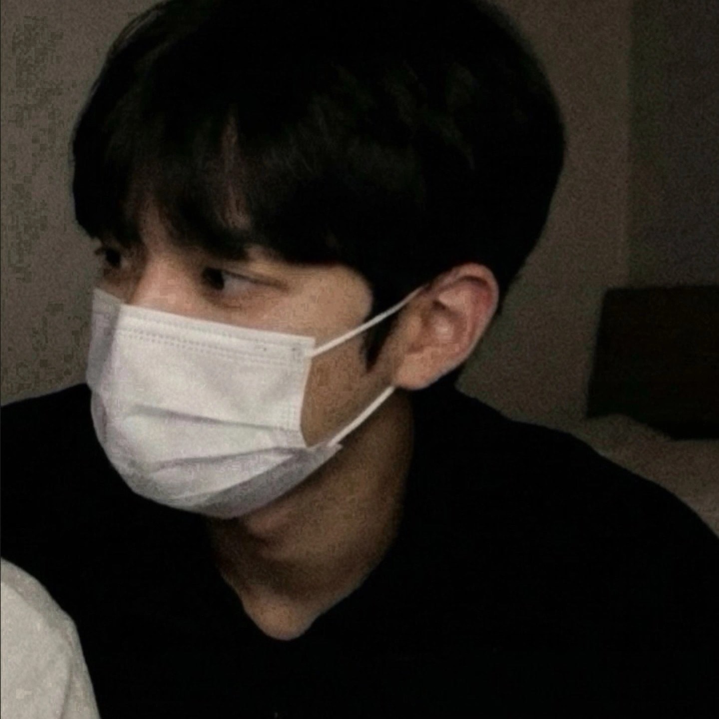 하 이