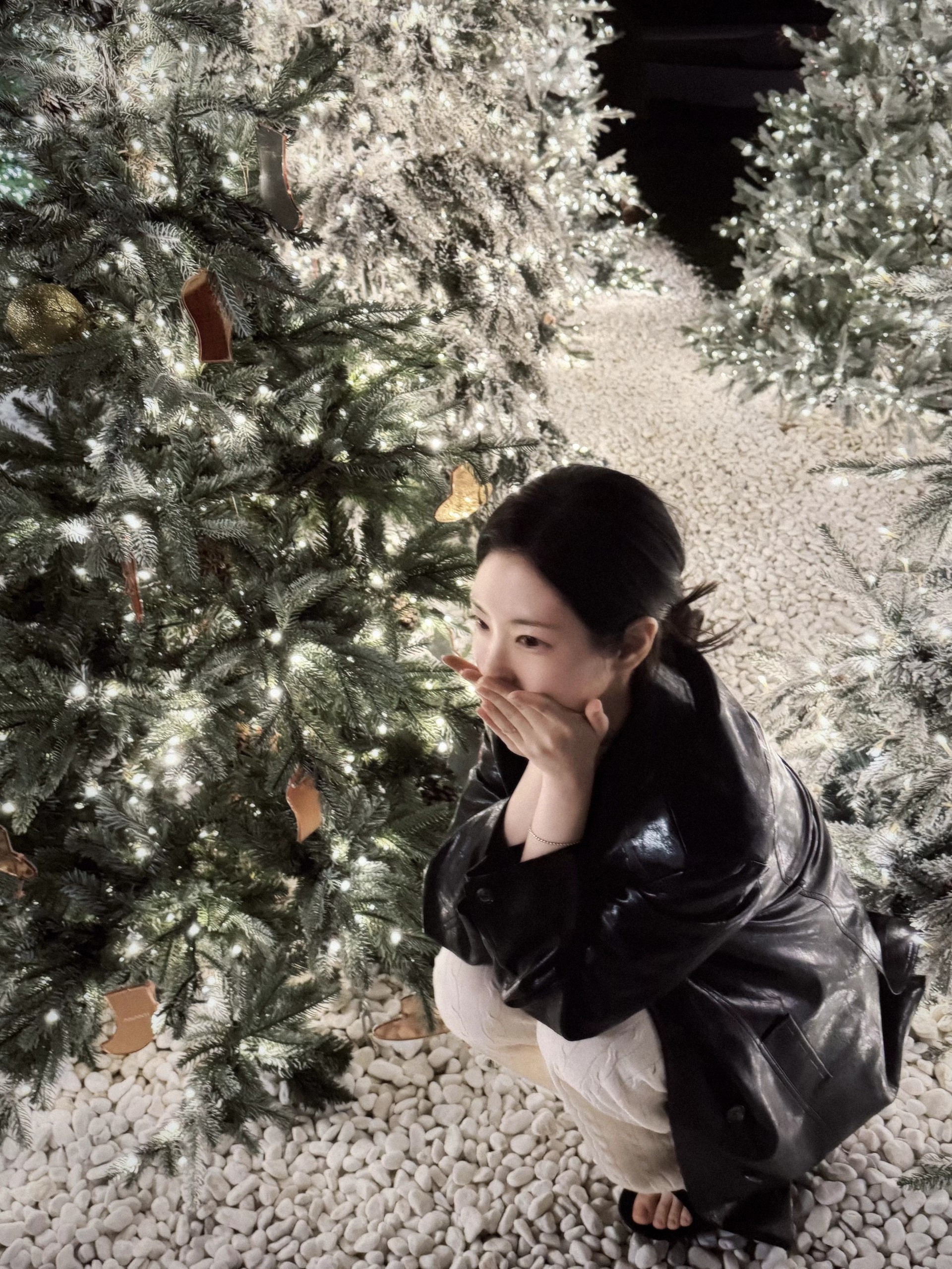 옆에 누워 좀 더 자야지