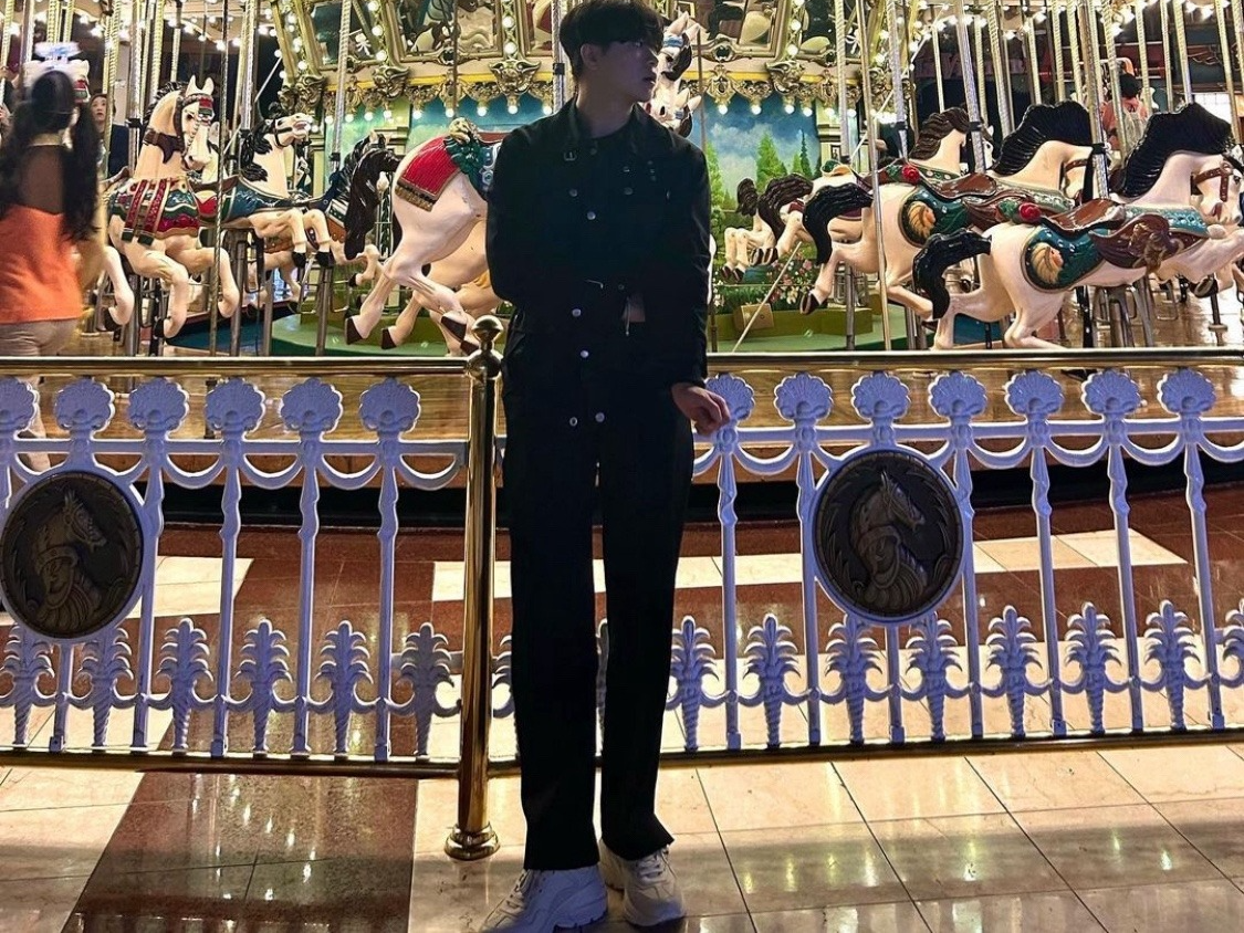 훔,,