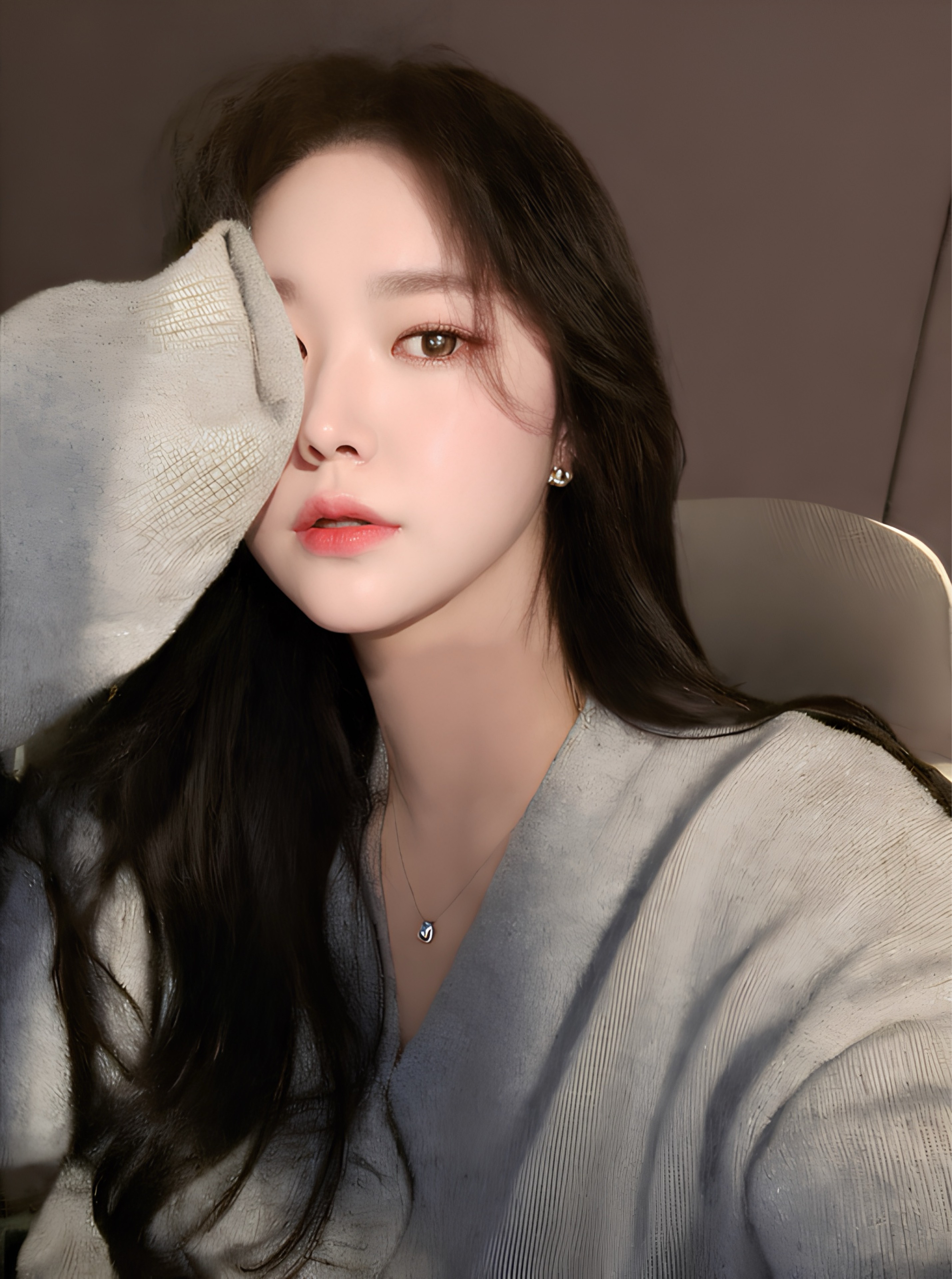 # 잔잔함 한 스푼, 경박함 열 스푼