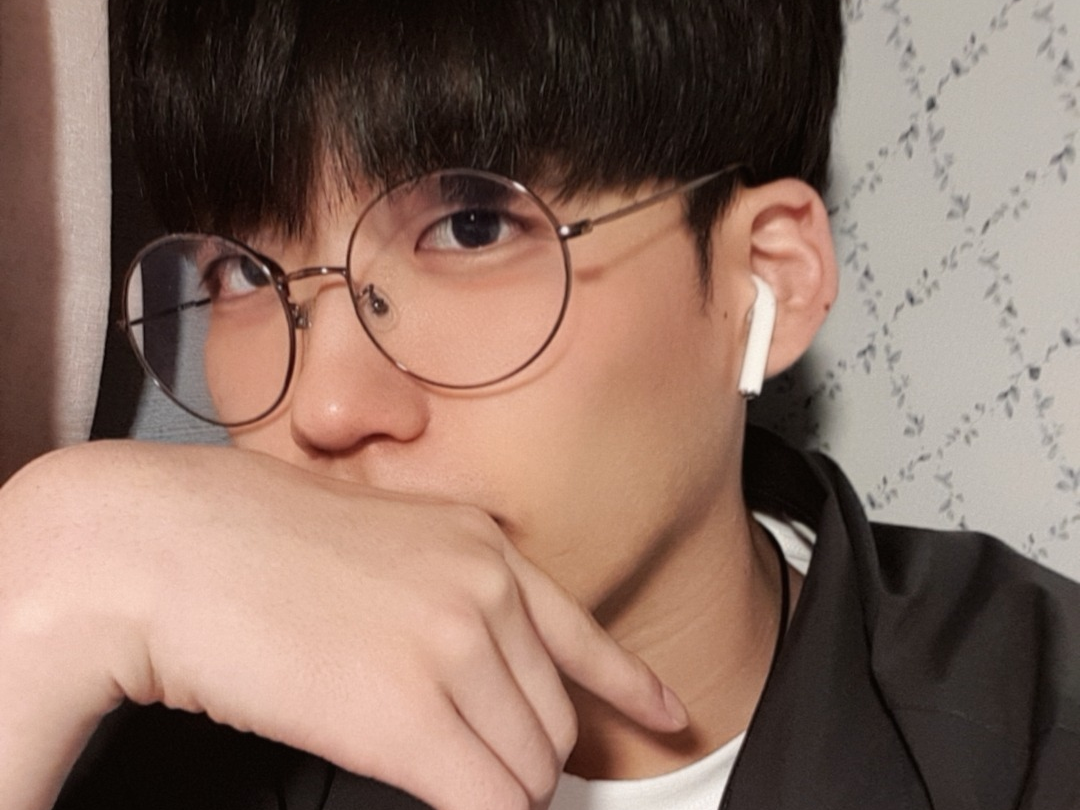 # 중 저 음 좋 아 하 세 요 .