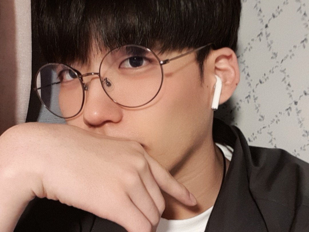 # 중 저 음 좋 아 하 세 요 .