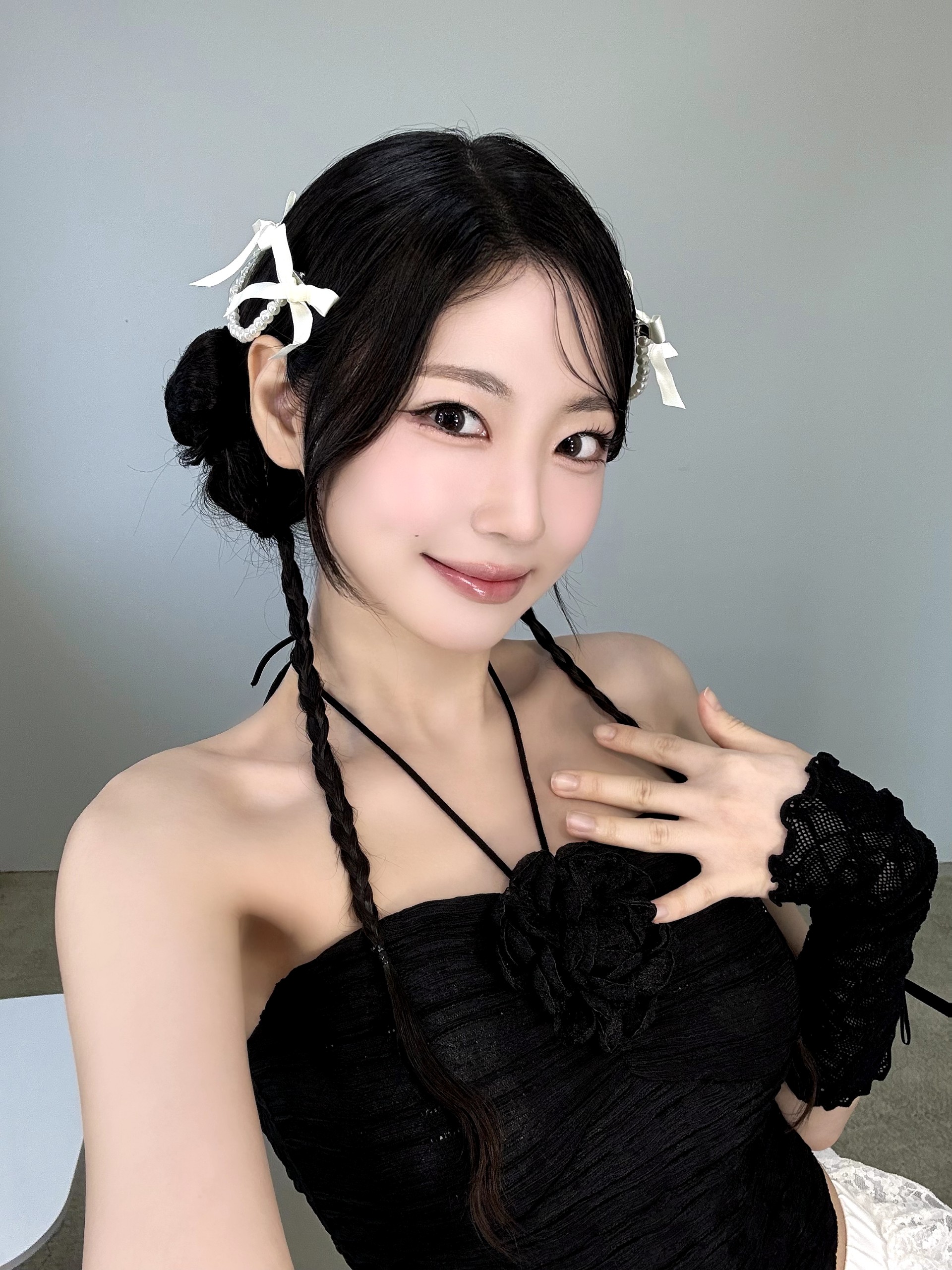 옆에 누워 더 자야지