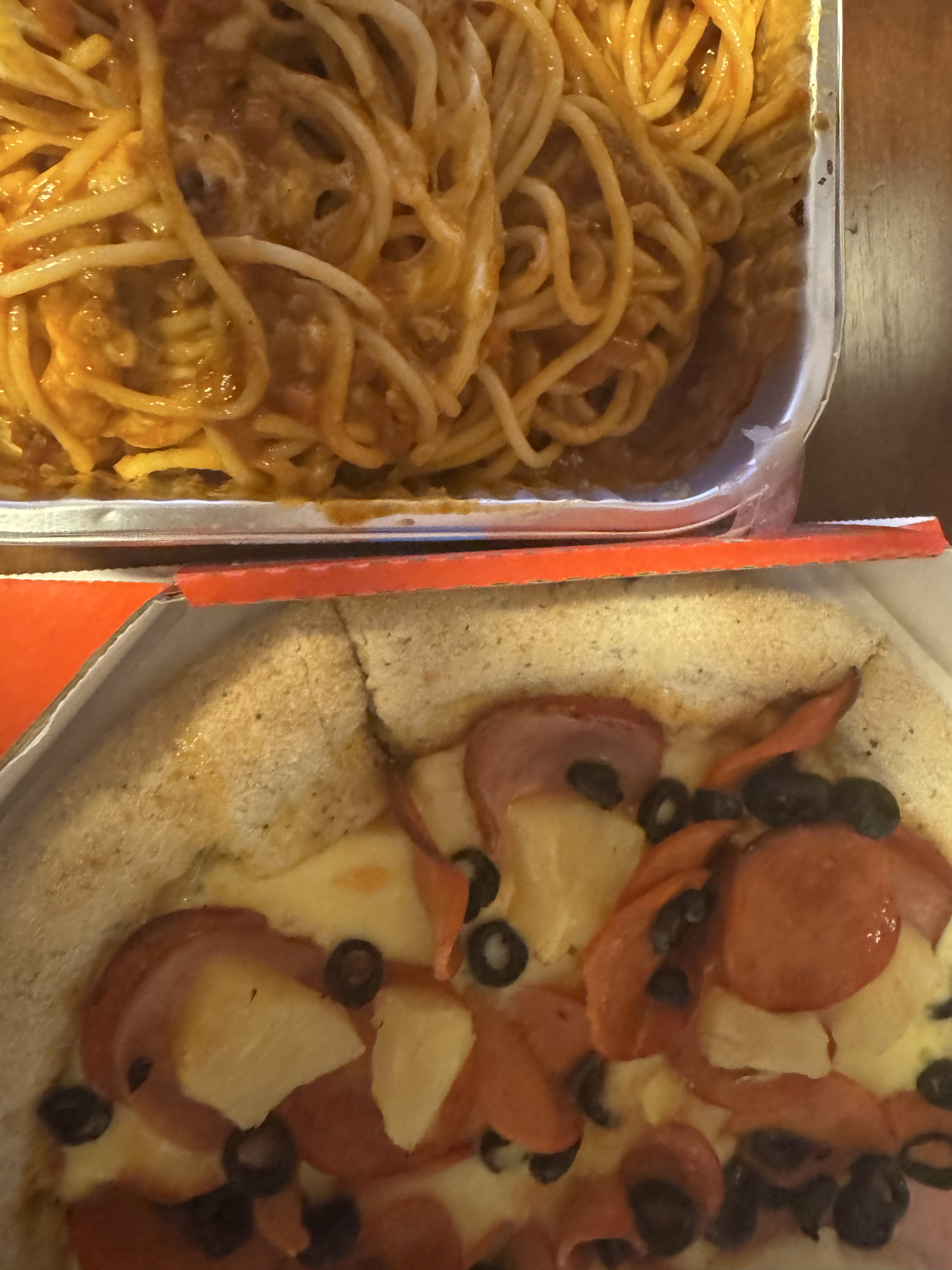 지들은 먹지도않는거 먹으라고해서시킴