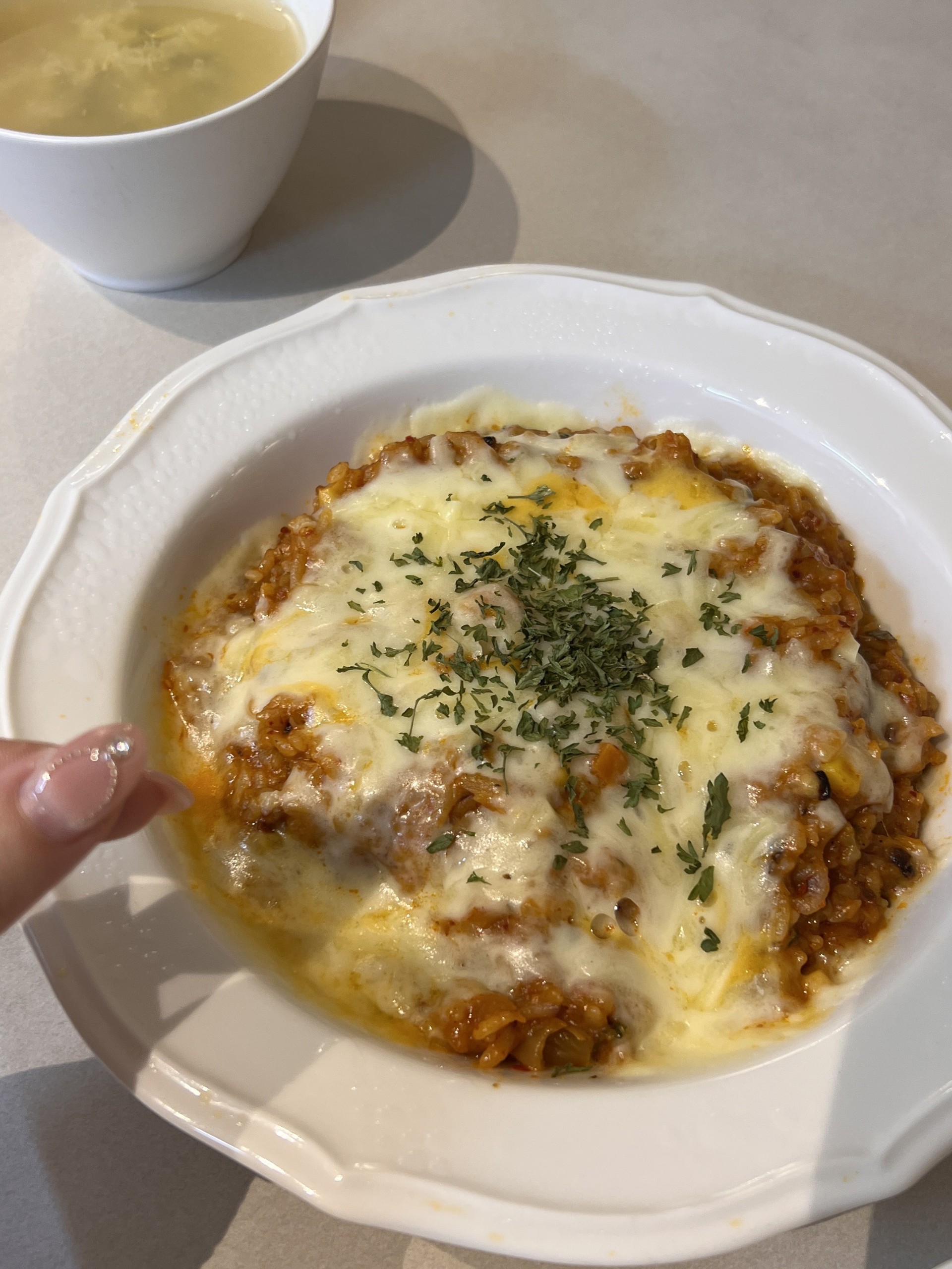 저녁밥 먹으며 간단회의.