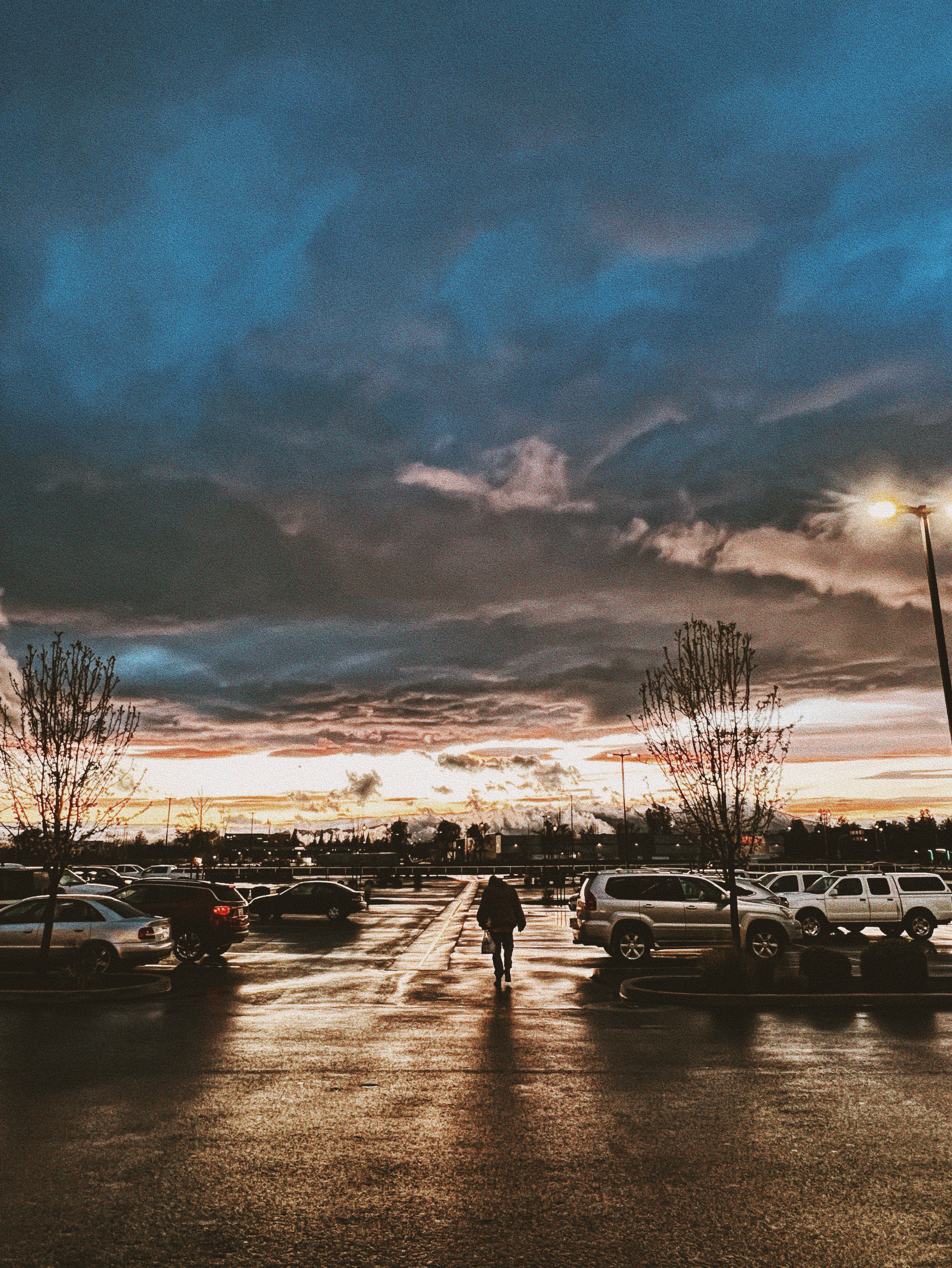 뭐라도 들을 거리가 필요하다면