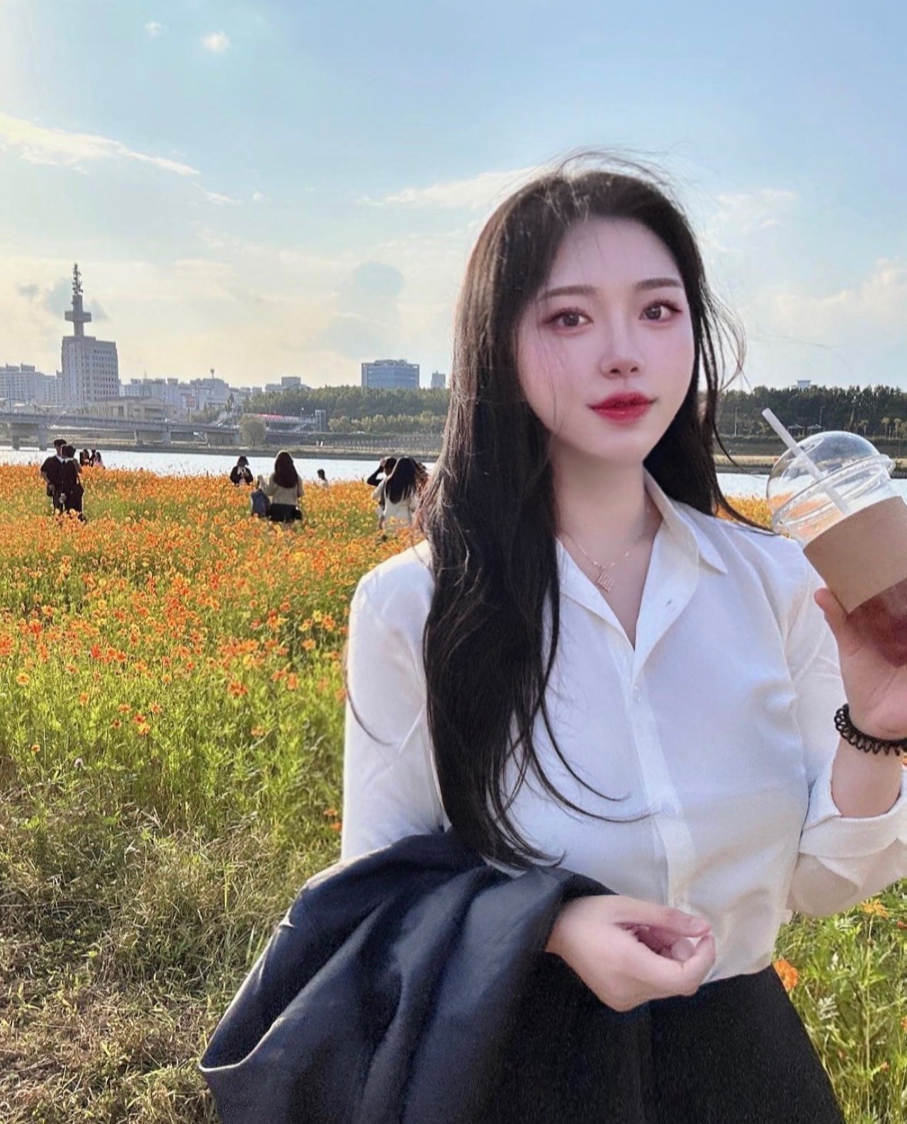 입닫으면 미녀 등장