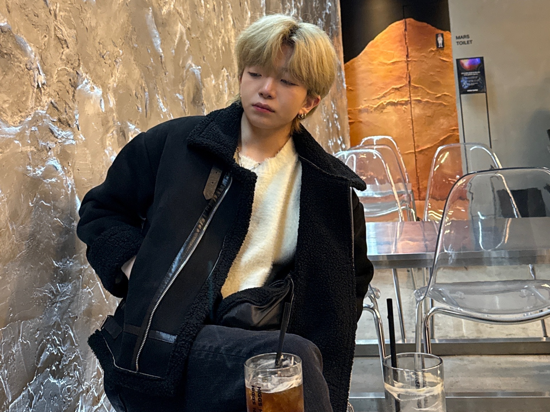 나 돌멩 방치당하다 .