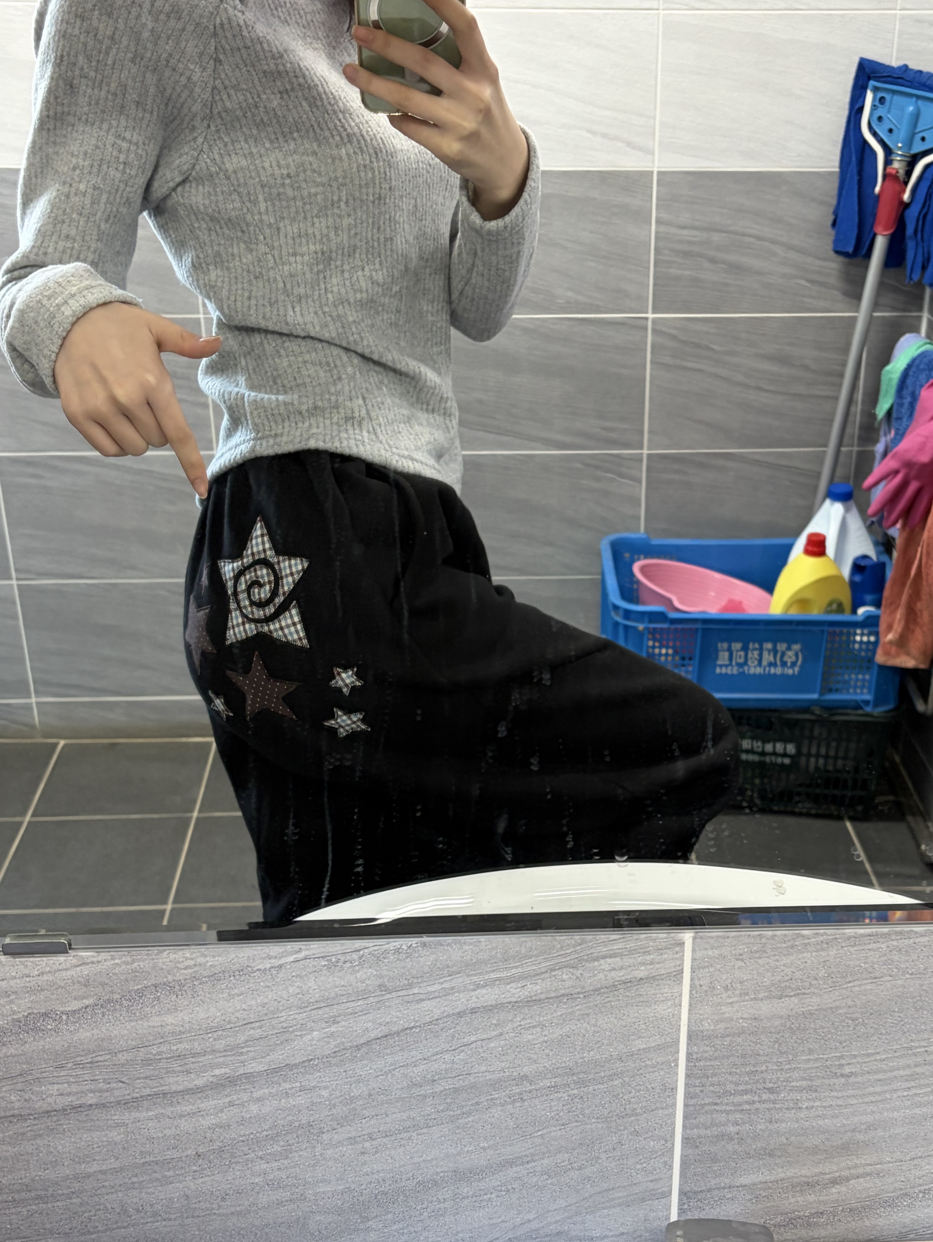 엉덩이가멈추지않는탓일까..