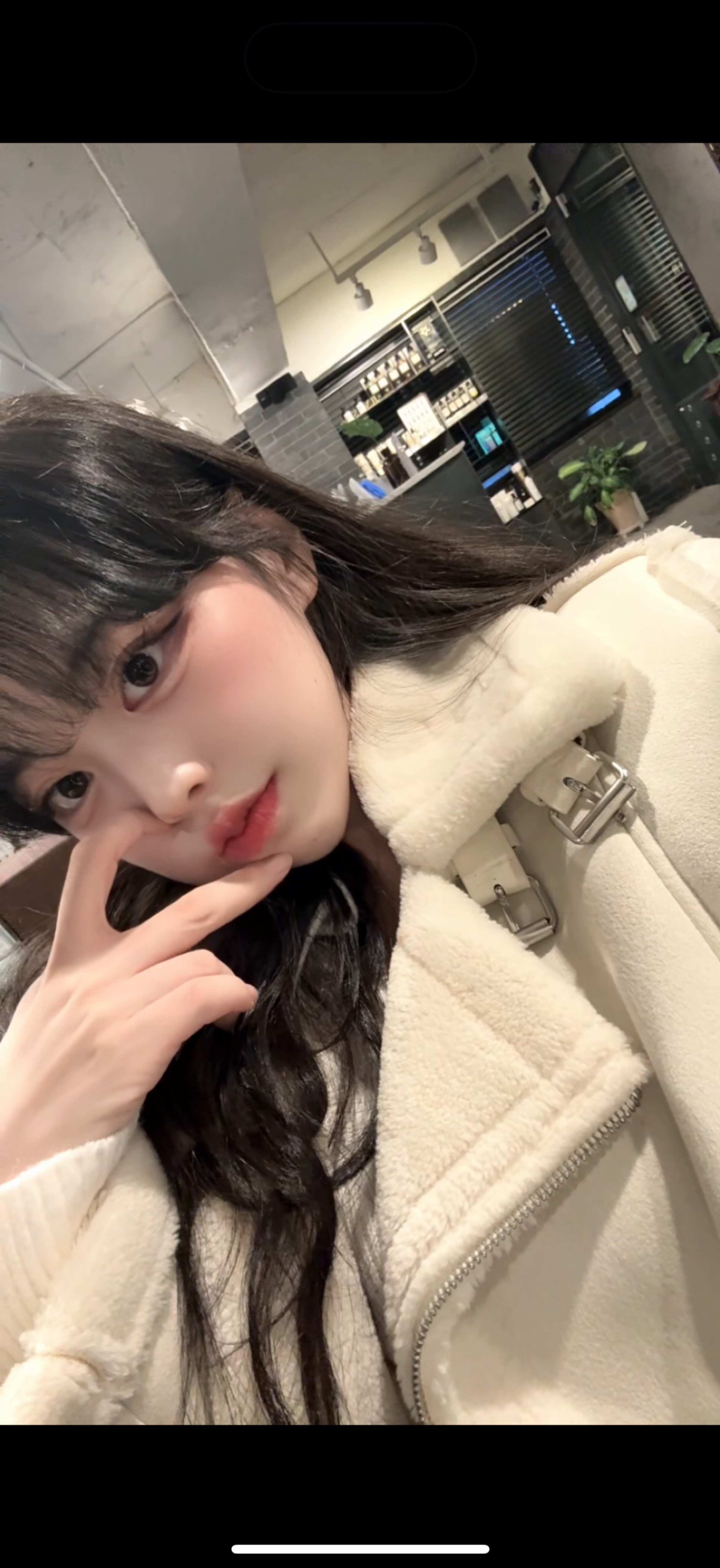 본업중이다 🩷 지유롭게 자리