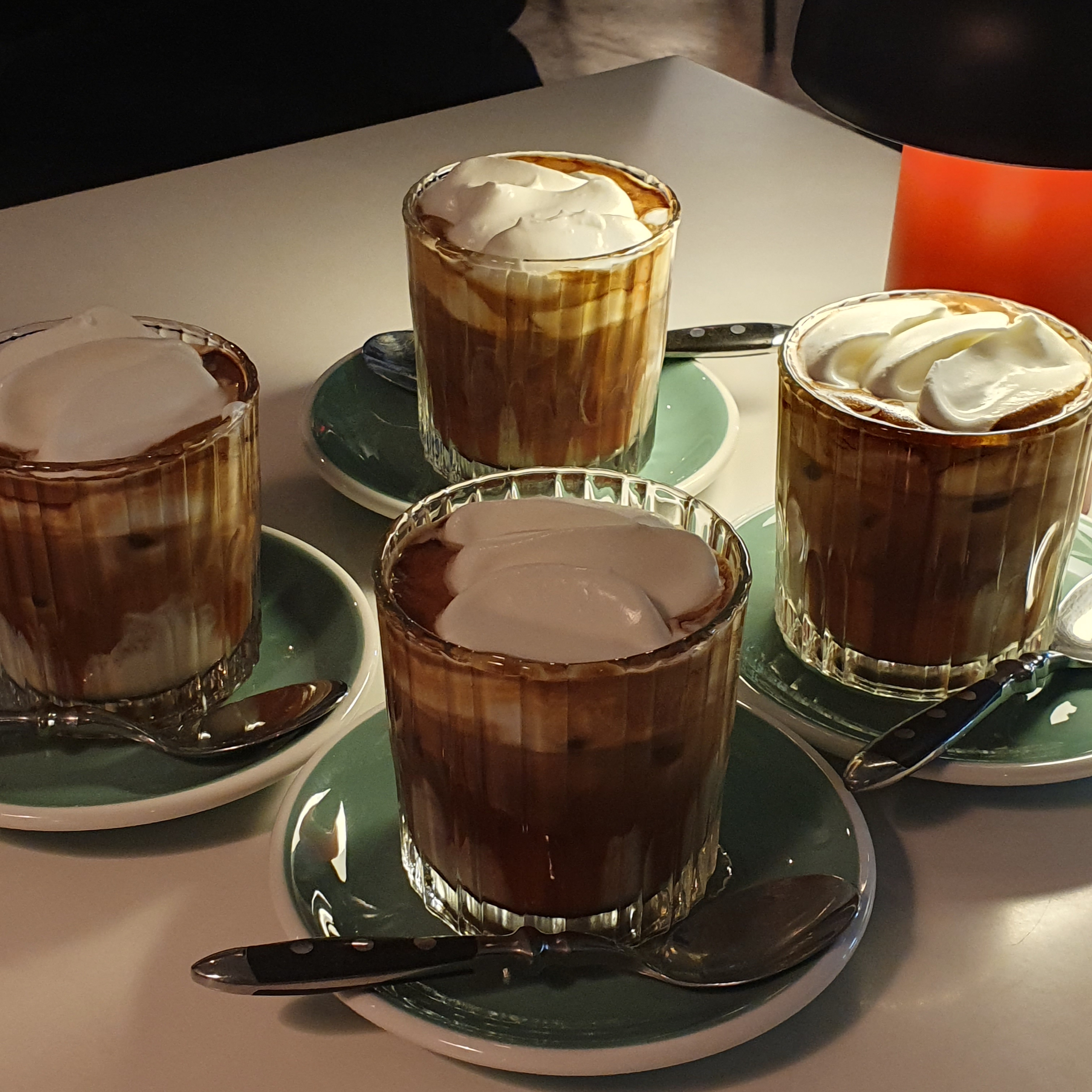 믿을 수가 없어 꿈을 꾸는 걸까