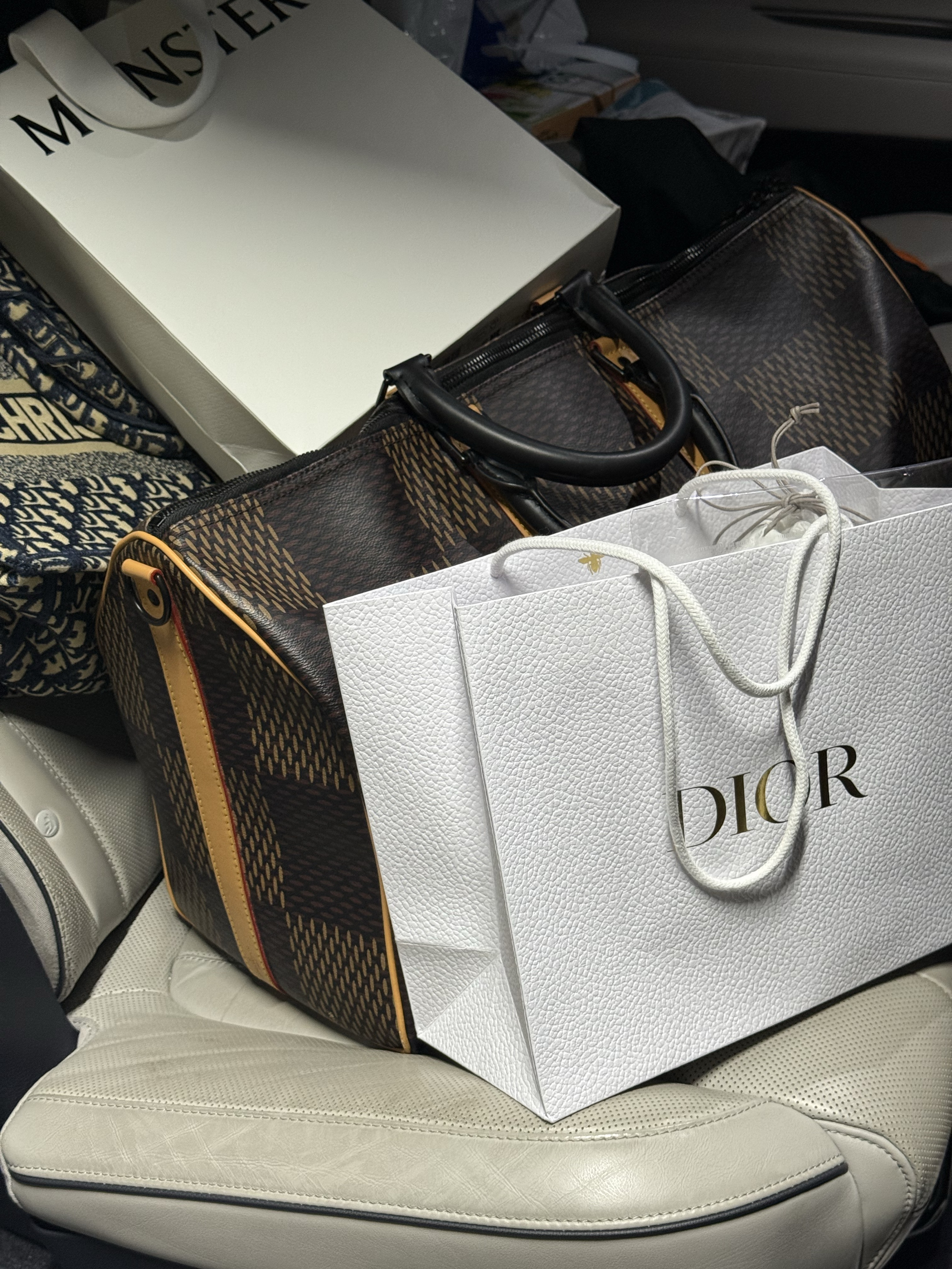 백만원에 산타복 입을 출장녀 찾는방송