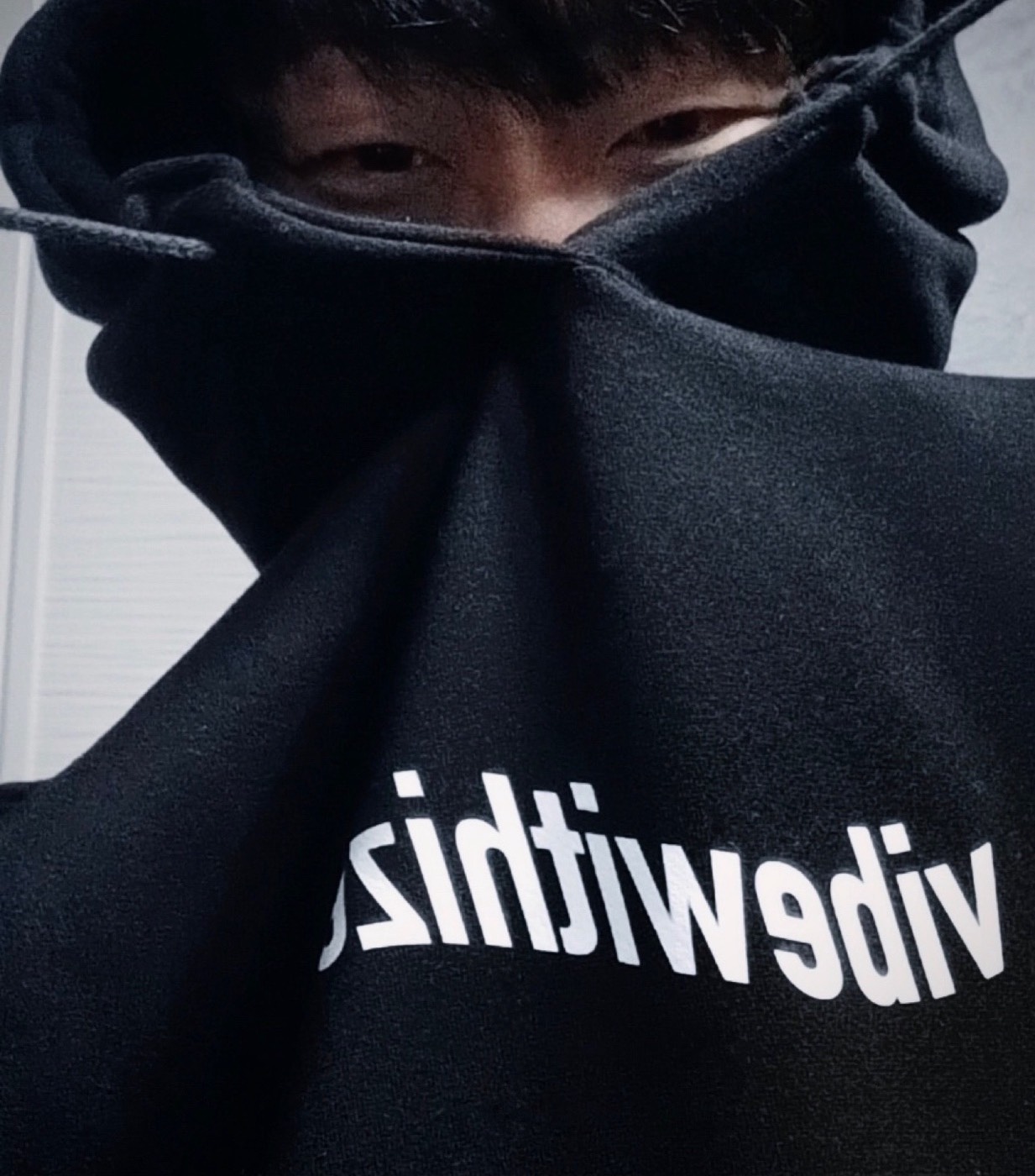 진짜들은 이시간에 밖에 있지 않아