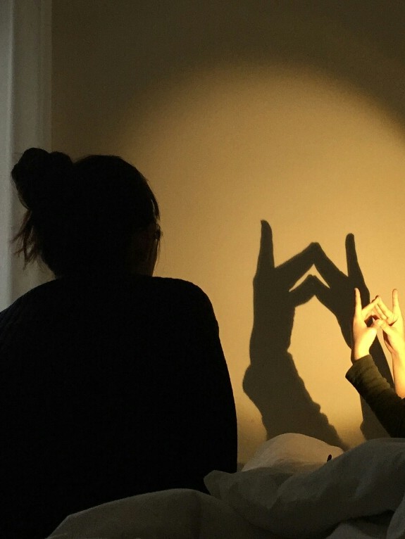 책을 읽을테니, 주무세요