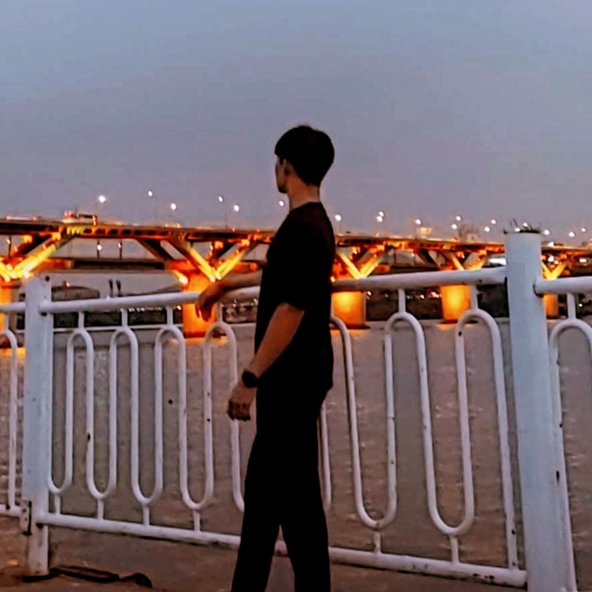 들어오면 꼬신다