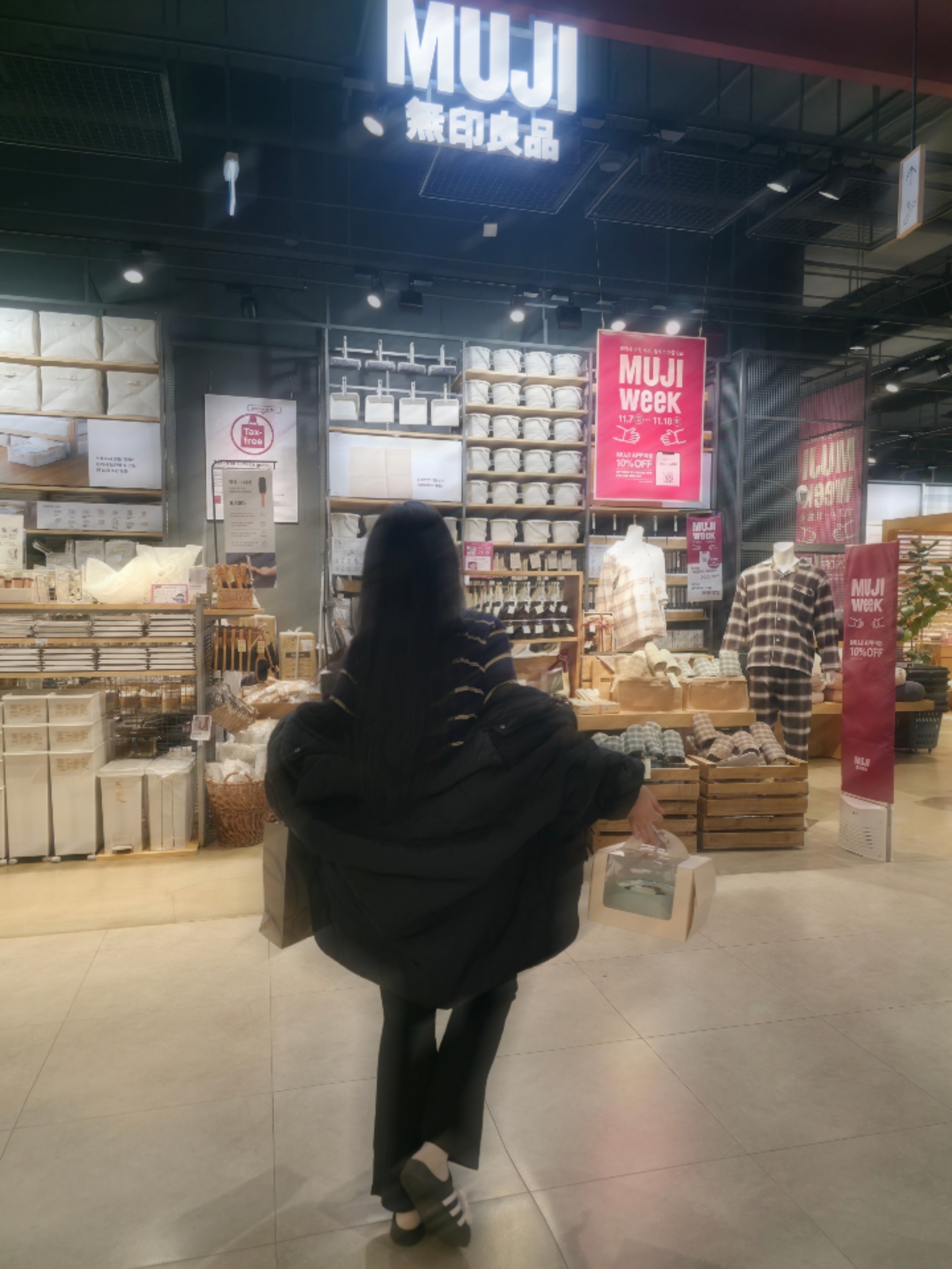 오늘도 아침에 입에 빵을 물고 - ♡