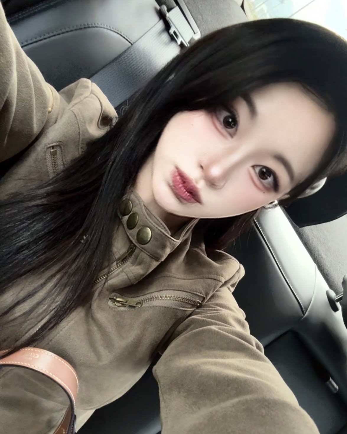 힘들 땐 고양이를 안아 ⋆.˚🐾