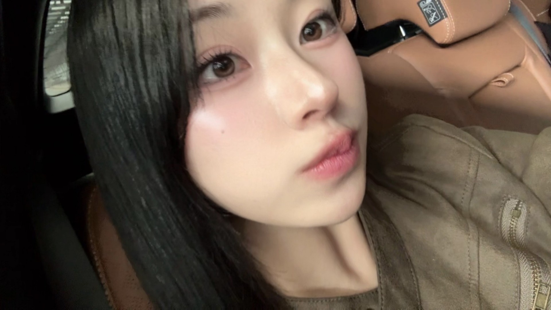 엄마에게 늦는다구 해