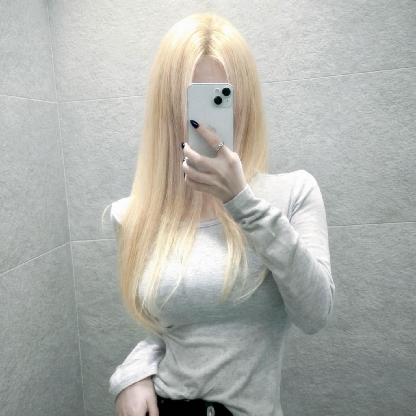 벚꽃보다 예쁜 건 너잖아.