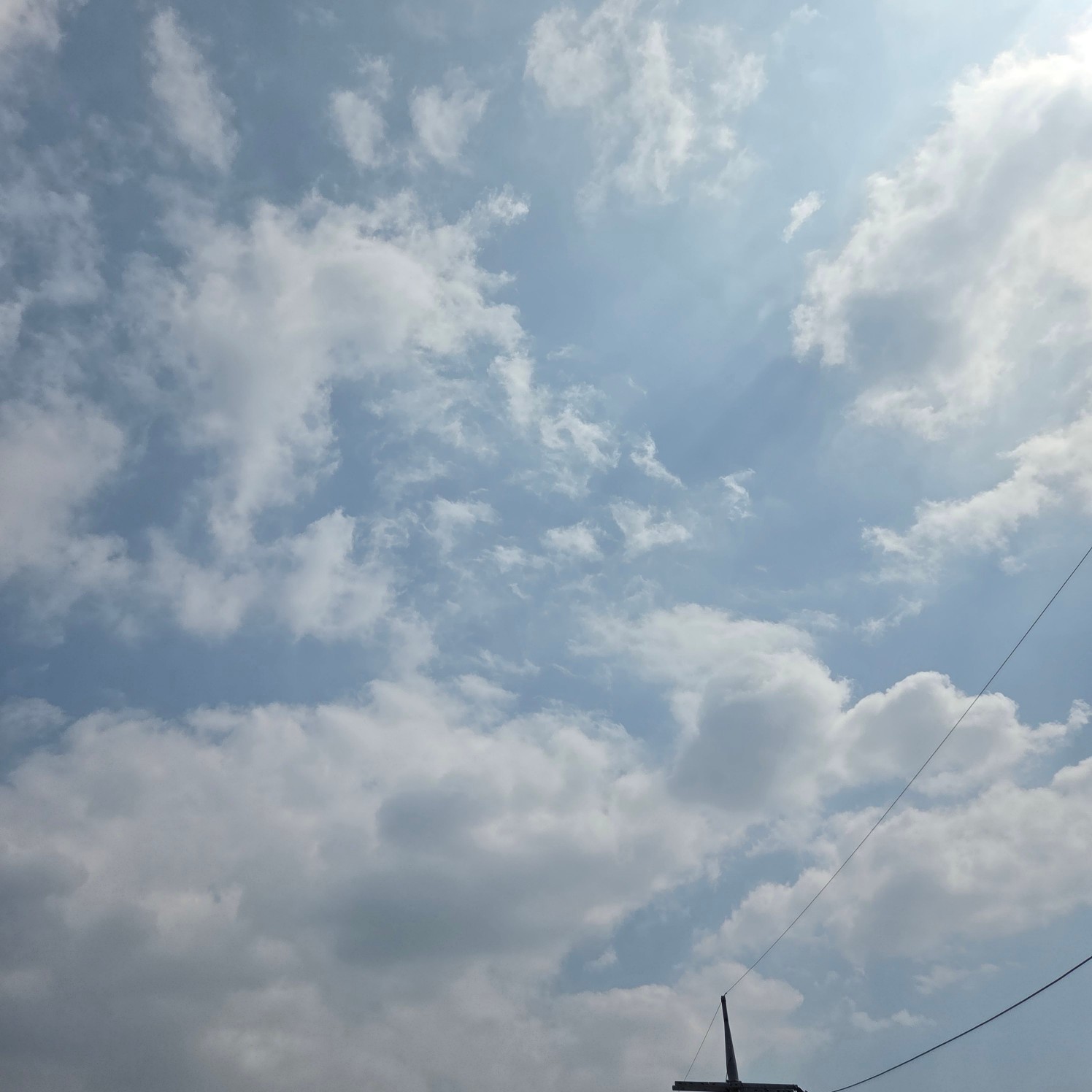 오늘 날씨: 구름 가득