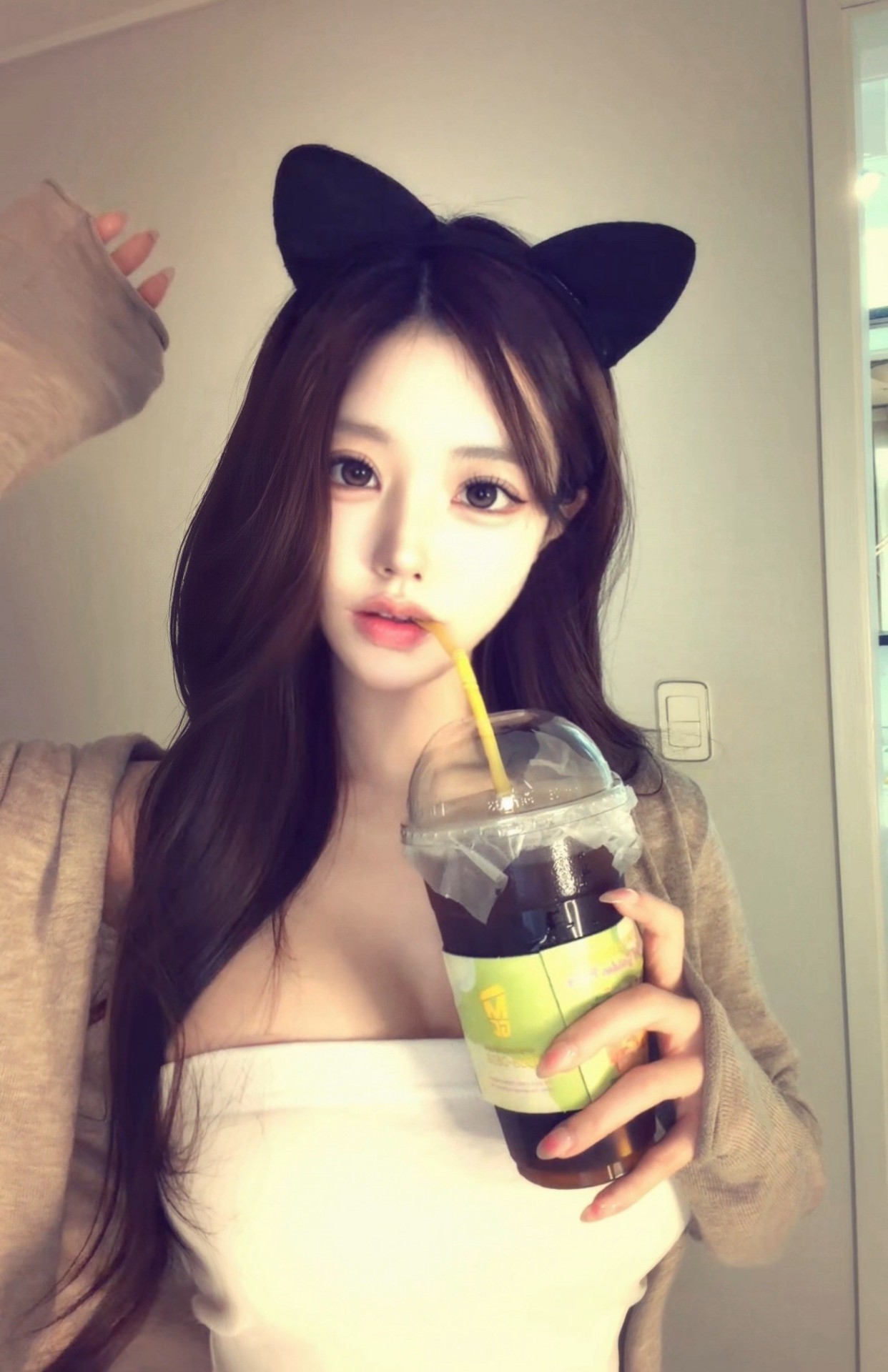 이쁘장한게 쫑알쫑알