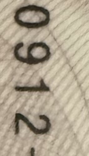 꾸밈 없는 중저음.