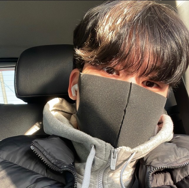 노래 시작했답니다.