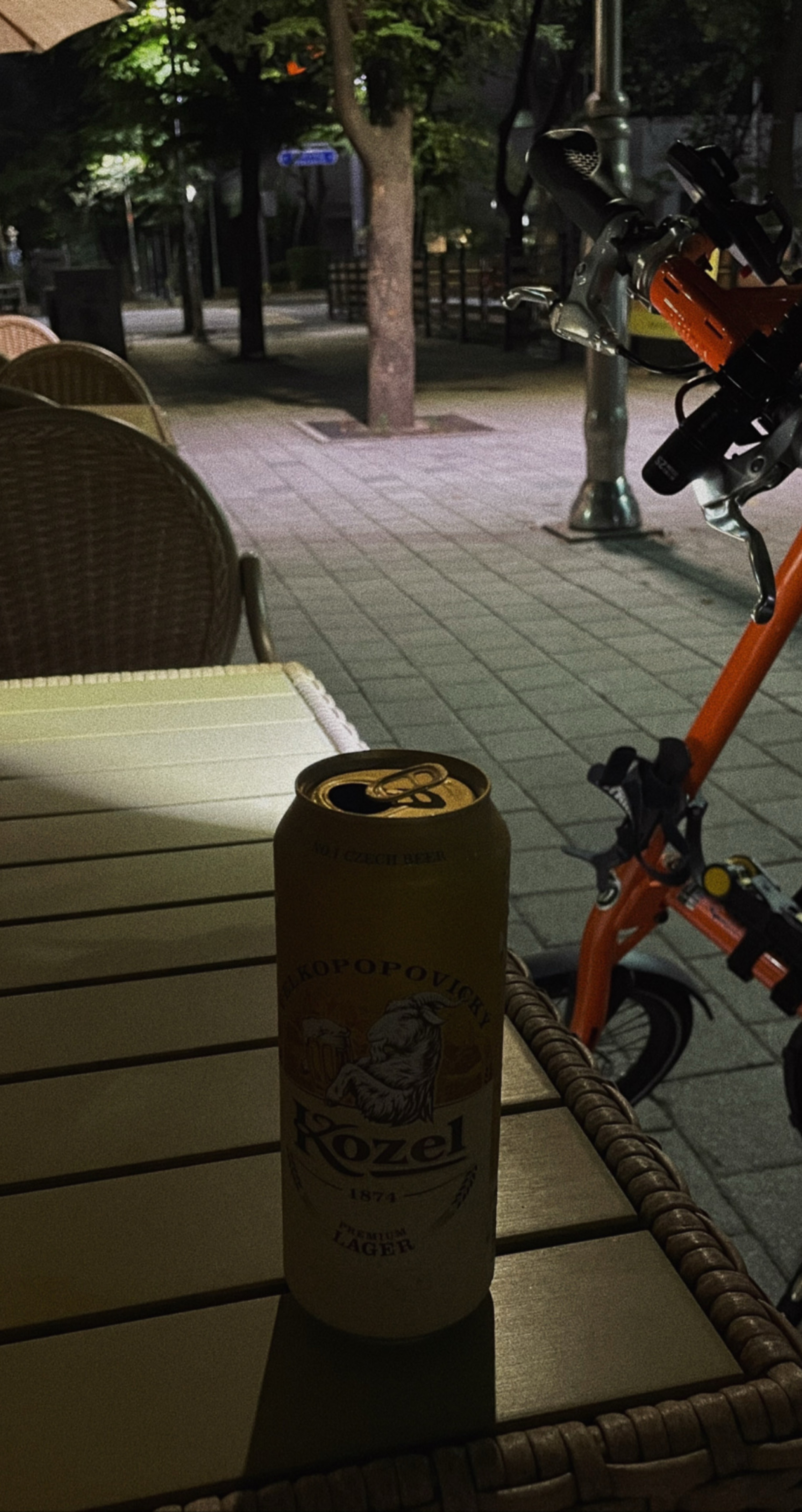 이젠 한시 오분 멈춰있는 ⠀