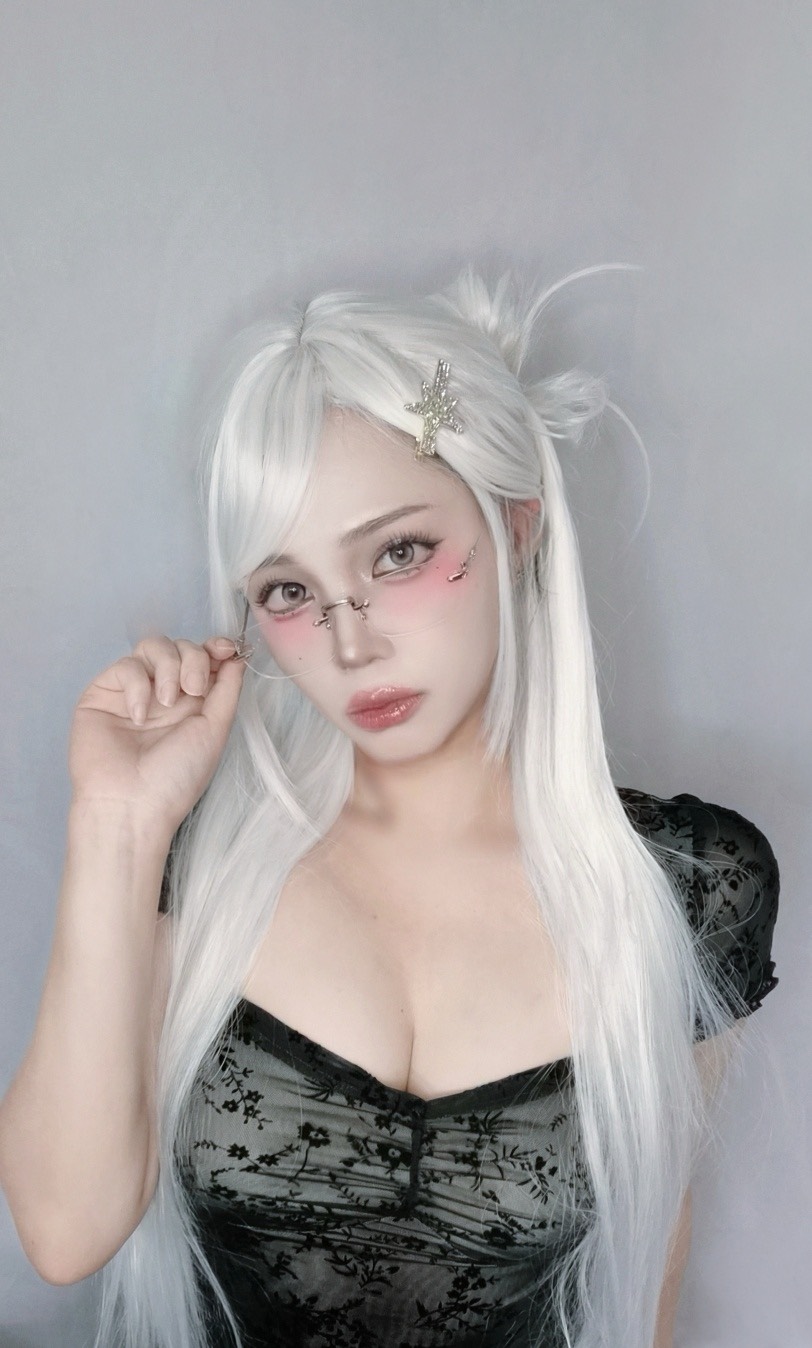 이렇게 생겼는데 웃기기까지 해