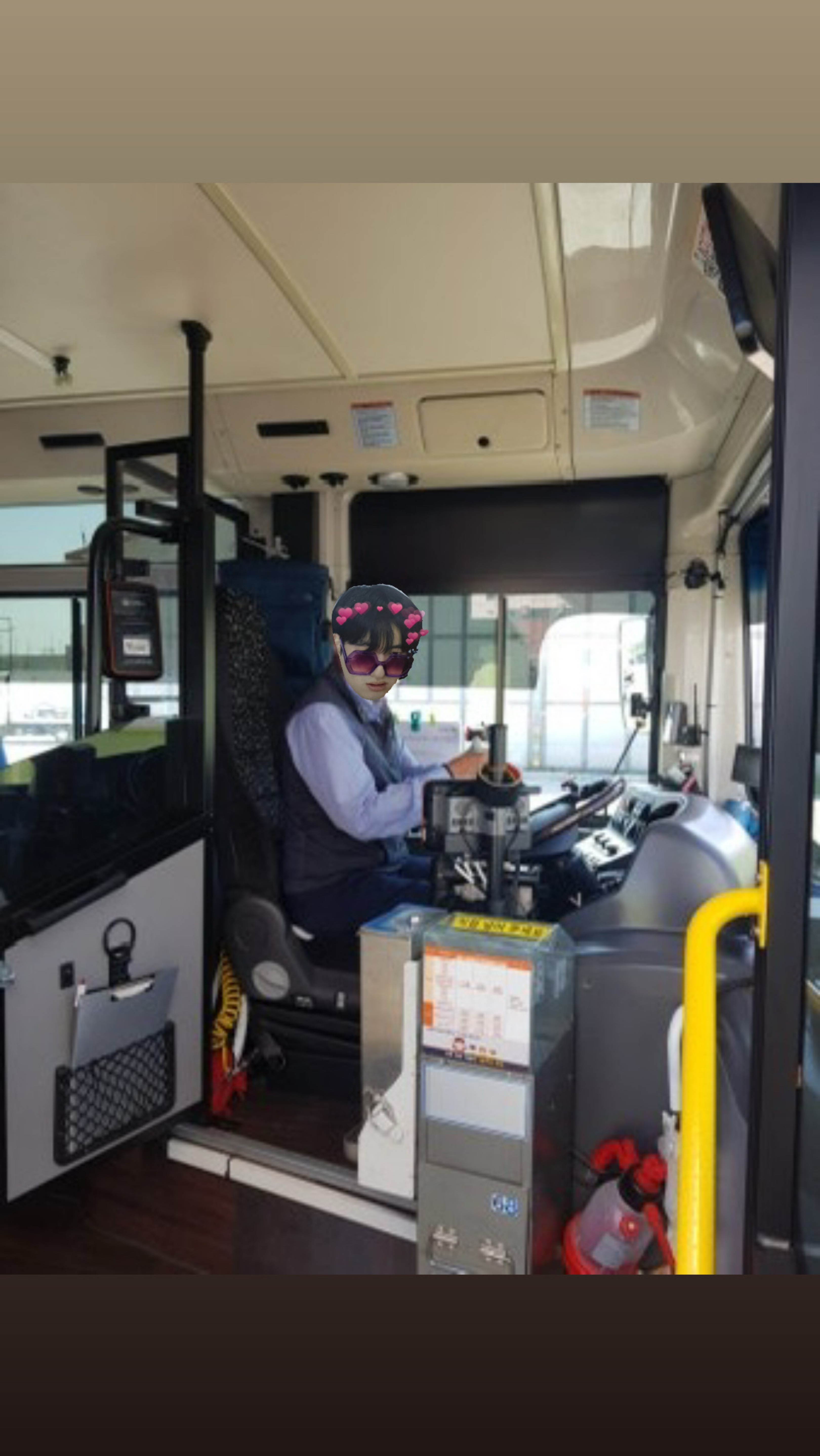 학생 음료 다 먹고 타 