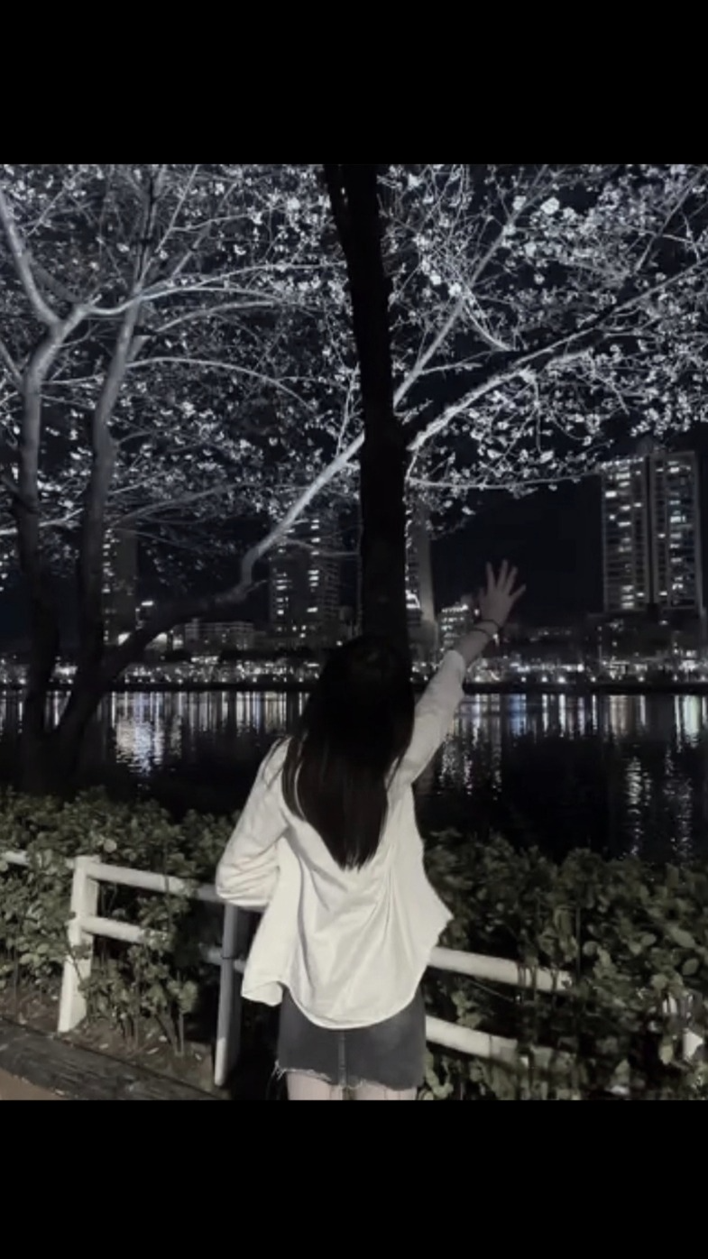 짧은 치마를 입고