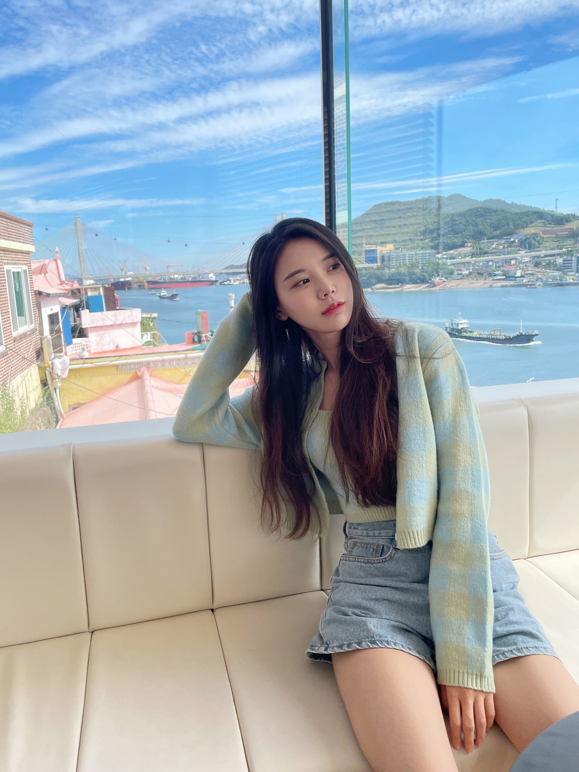 디진다 돈가스 먹는중