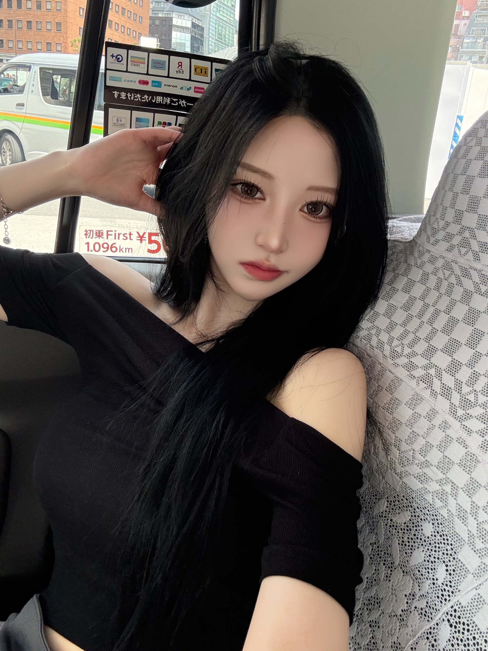 너 누구랑 놀 거야 ! ?