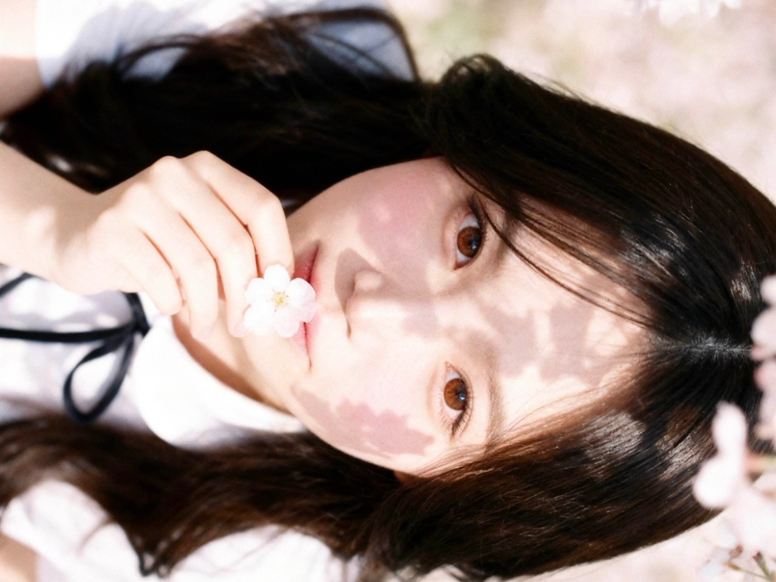 그냥 혼자 노래 부르는..
