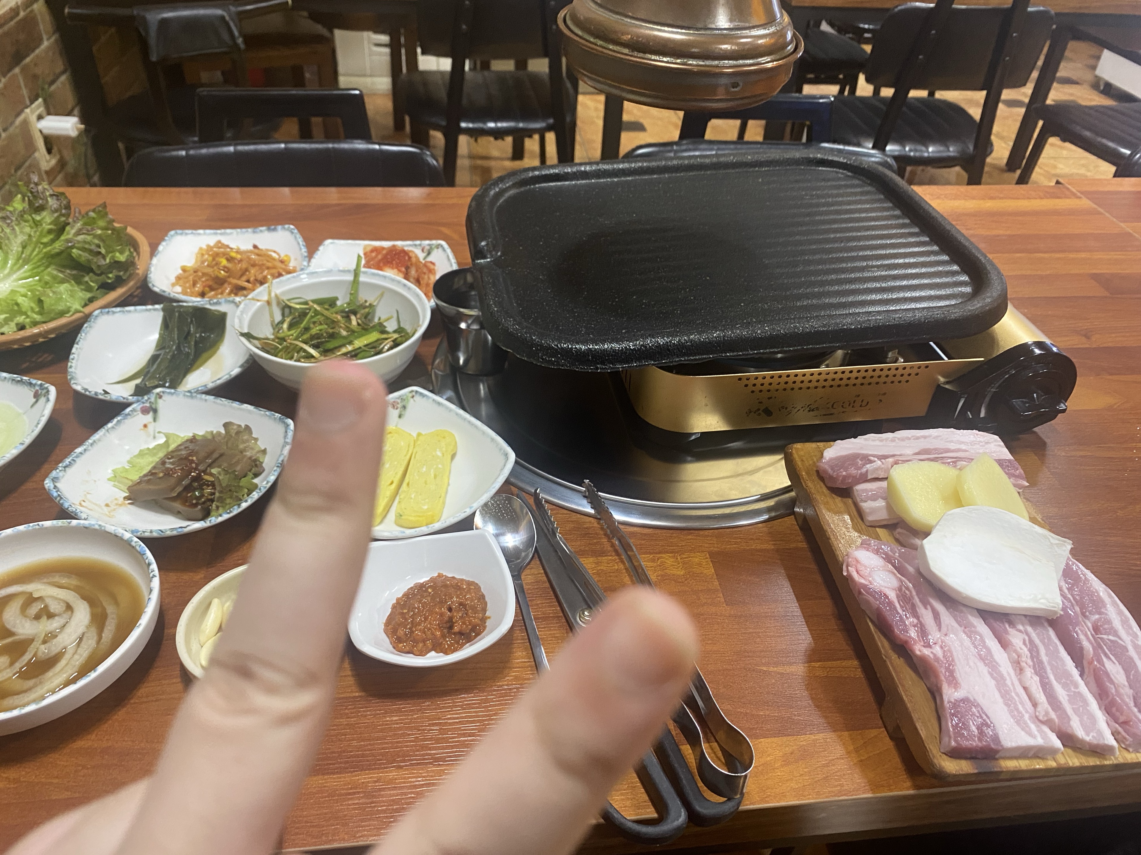 # 돼지가 동족먹는중🐖