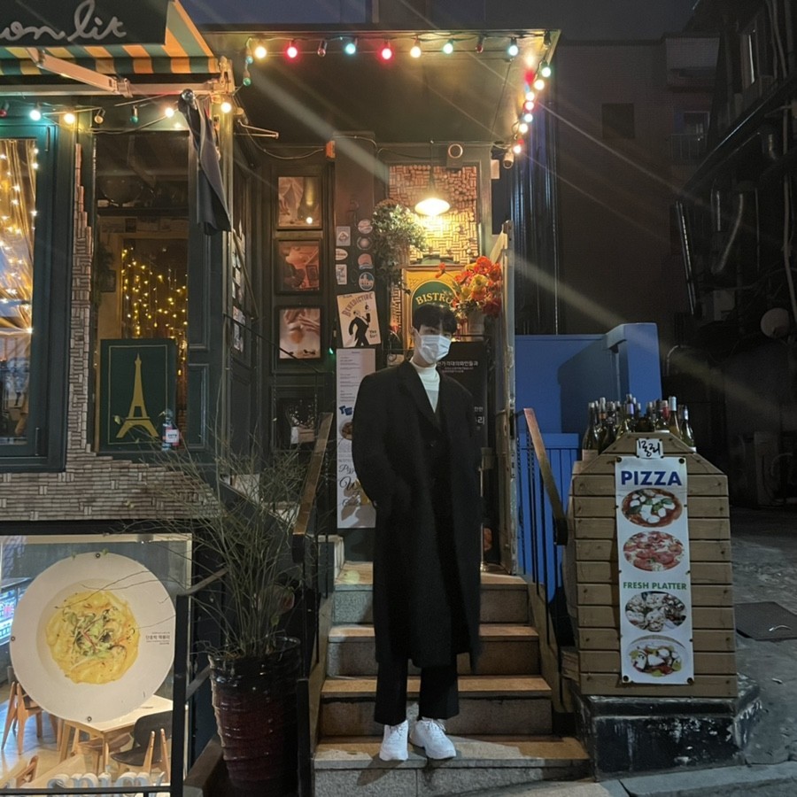 들어와서 머리를 조아리거라