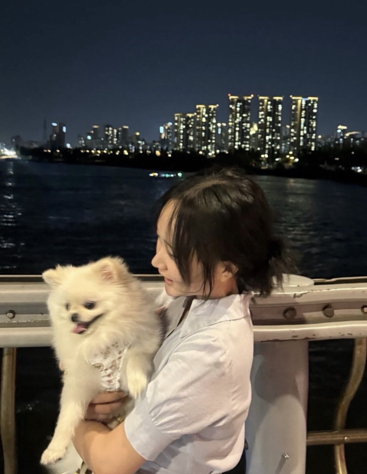 일방적이고 편향적인 칭찬만 부탁드림