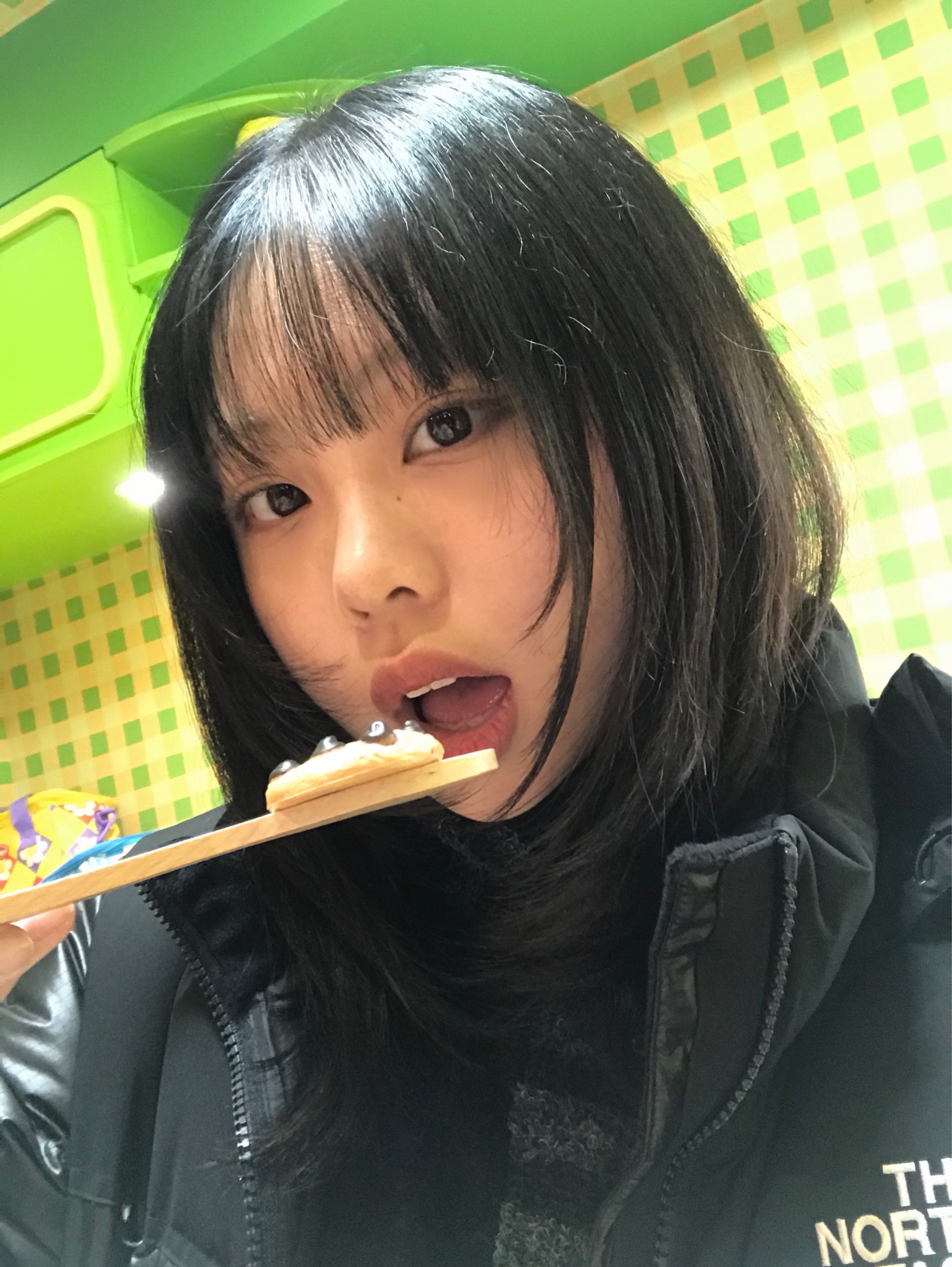 조아하나 봐 .•♥