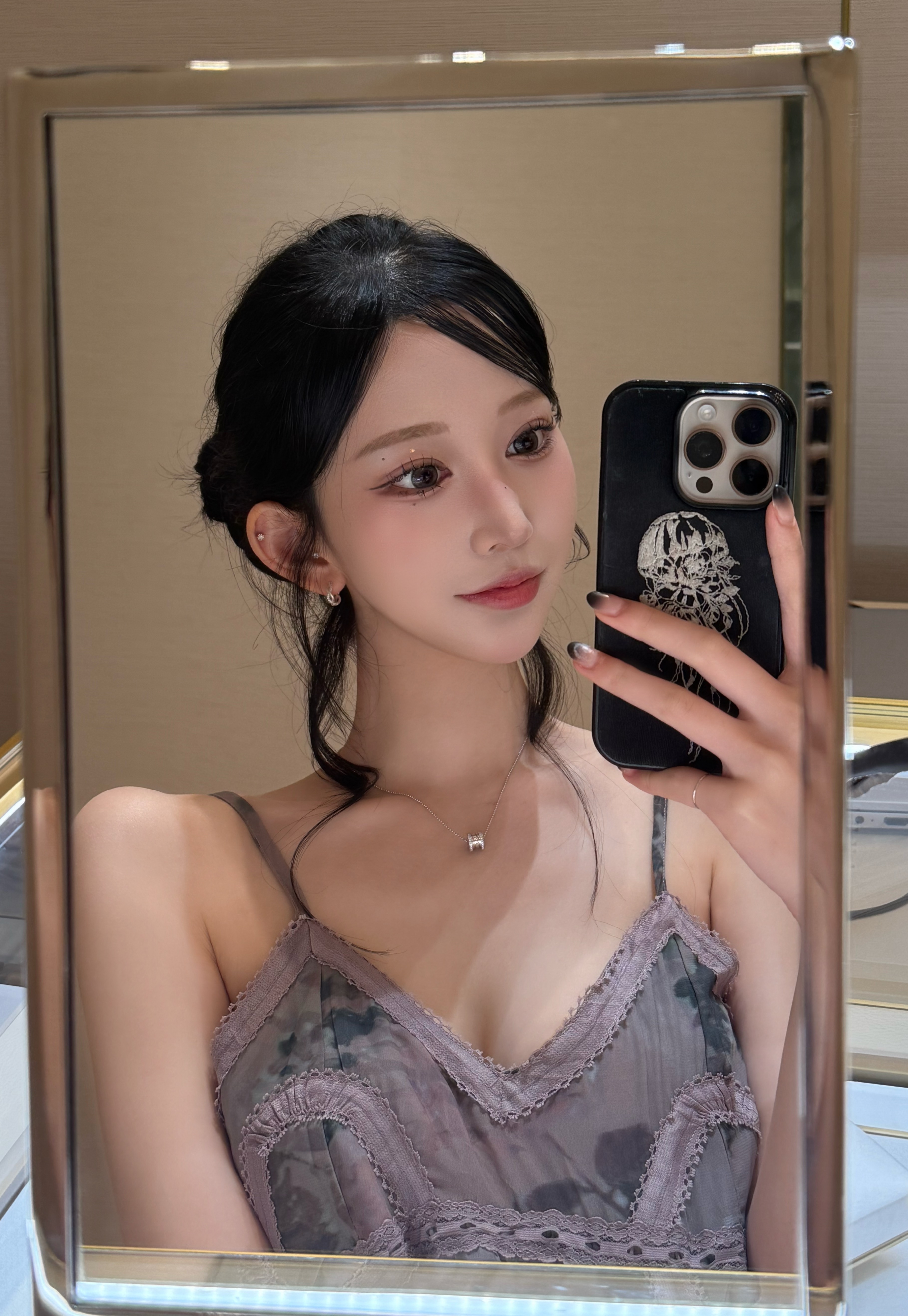 얘두라 잘지내 ? 난 안 보고 싶구?
